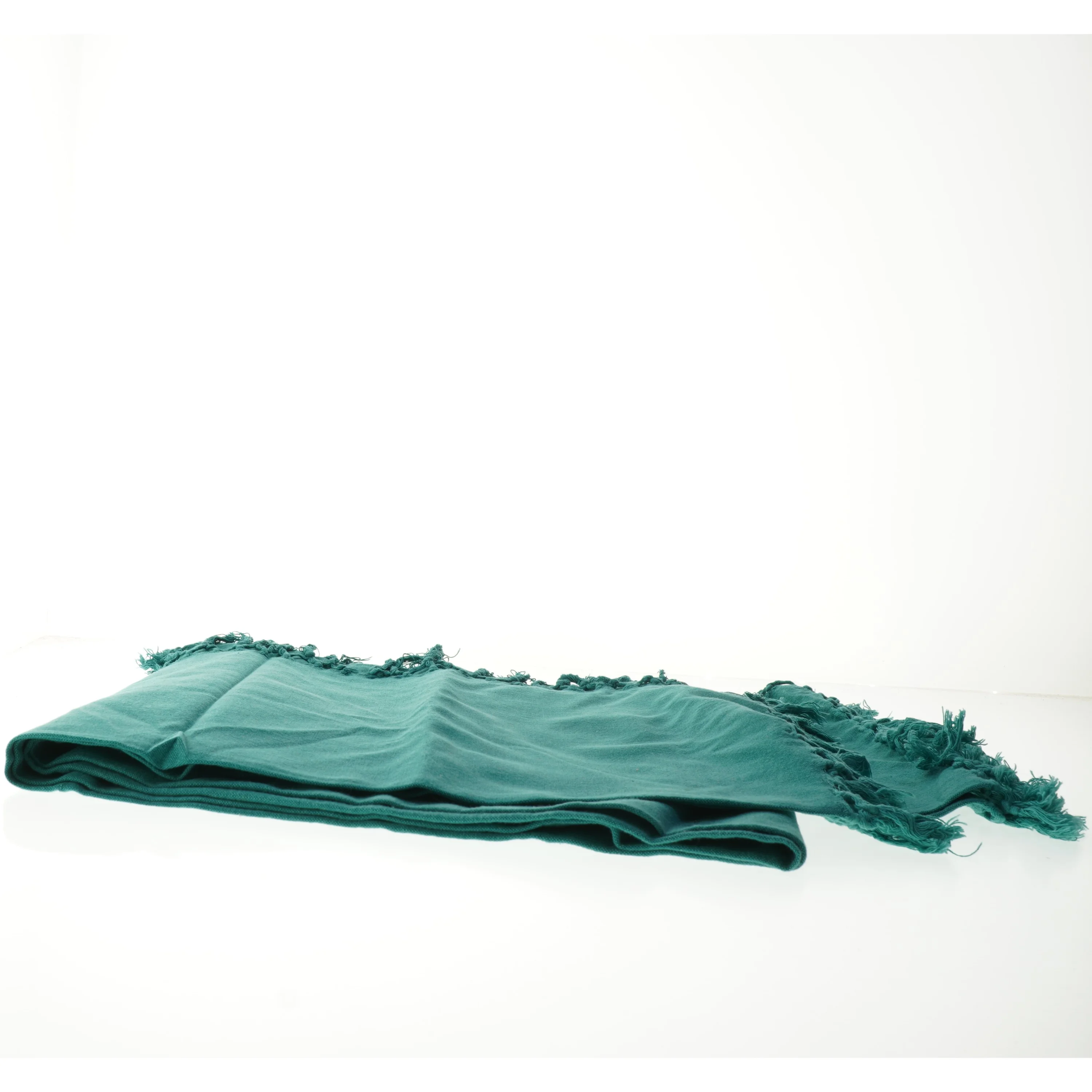 Grøn dug med frynser (str. 127x174 cm)