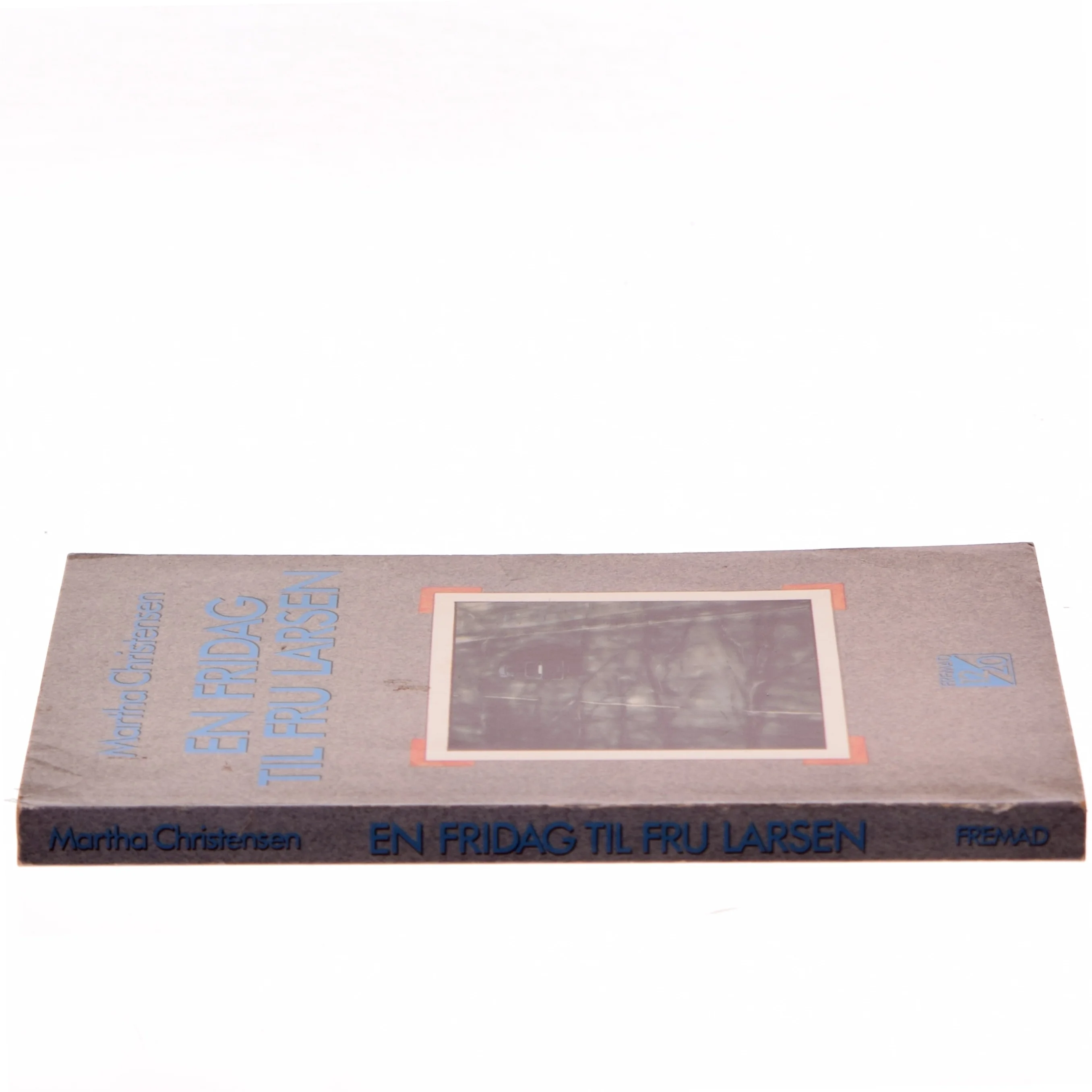 En fredag til fru Larsen af Martha Christensen (Bog) fra Fremad