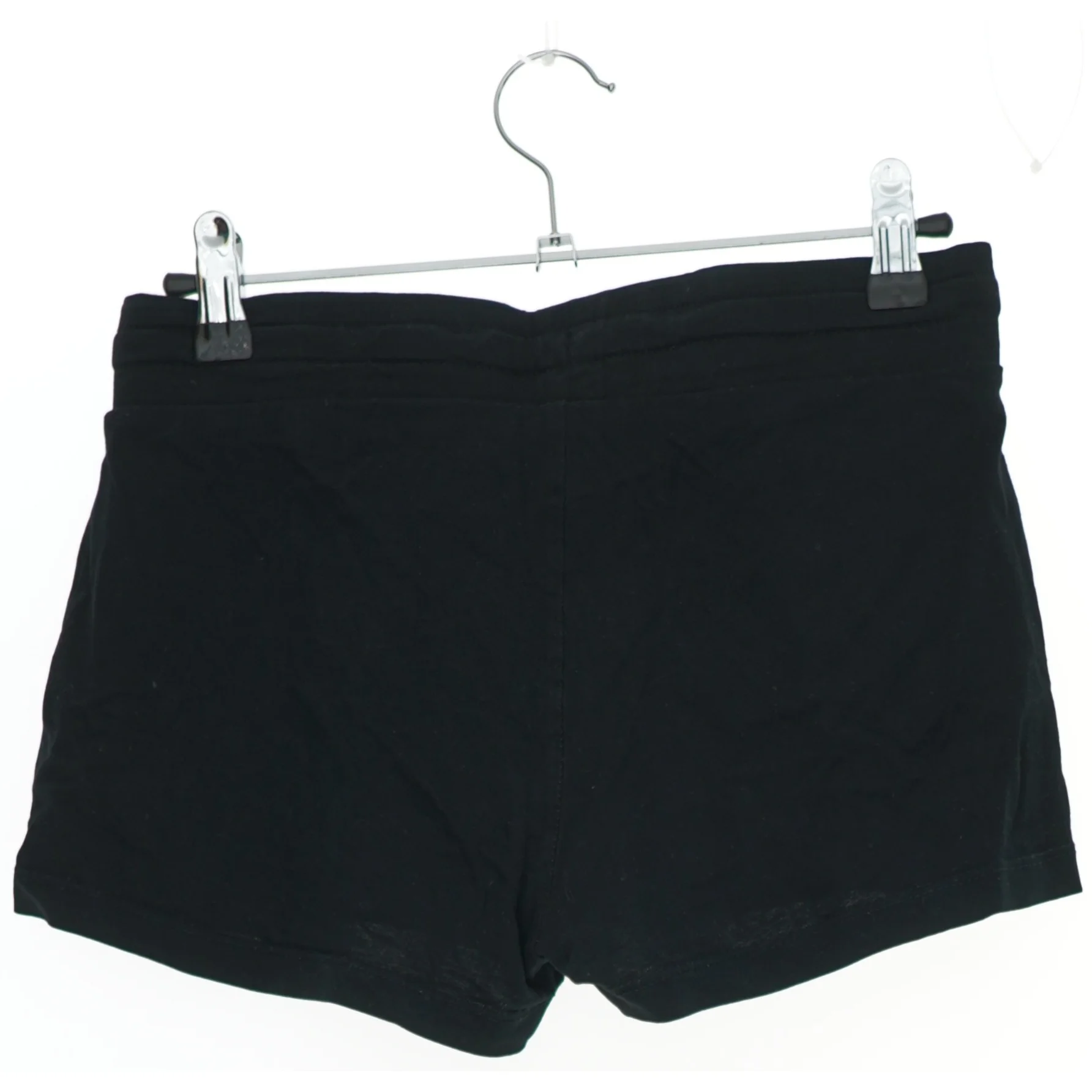 Sort shorts med snøre fra H&M (str. 158)