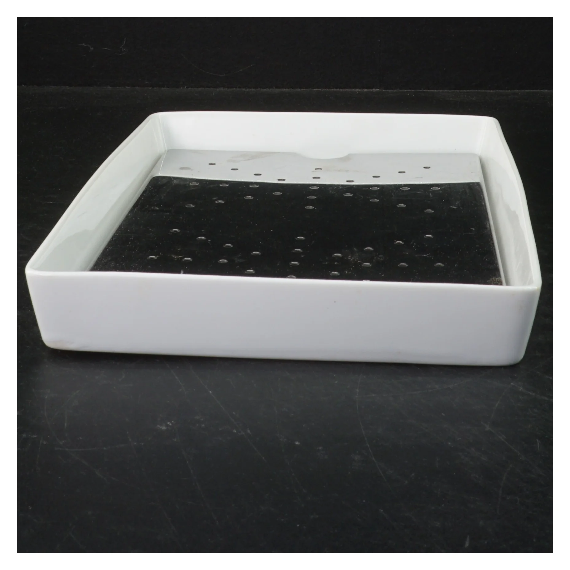 Bakke med aftagelig rist (str. 27x18 cm)