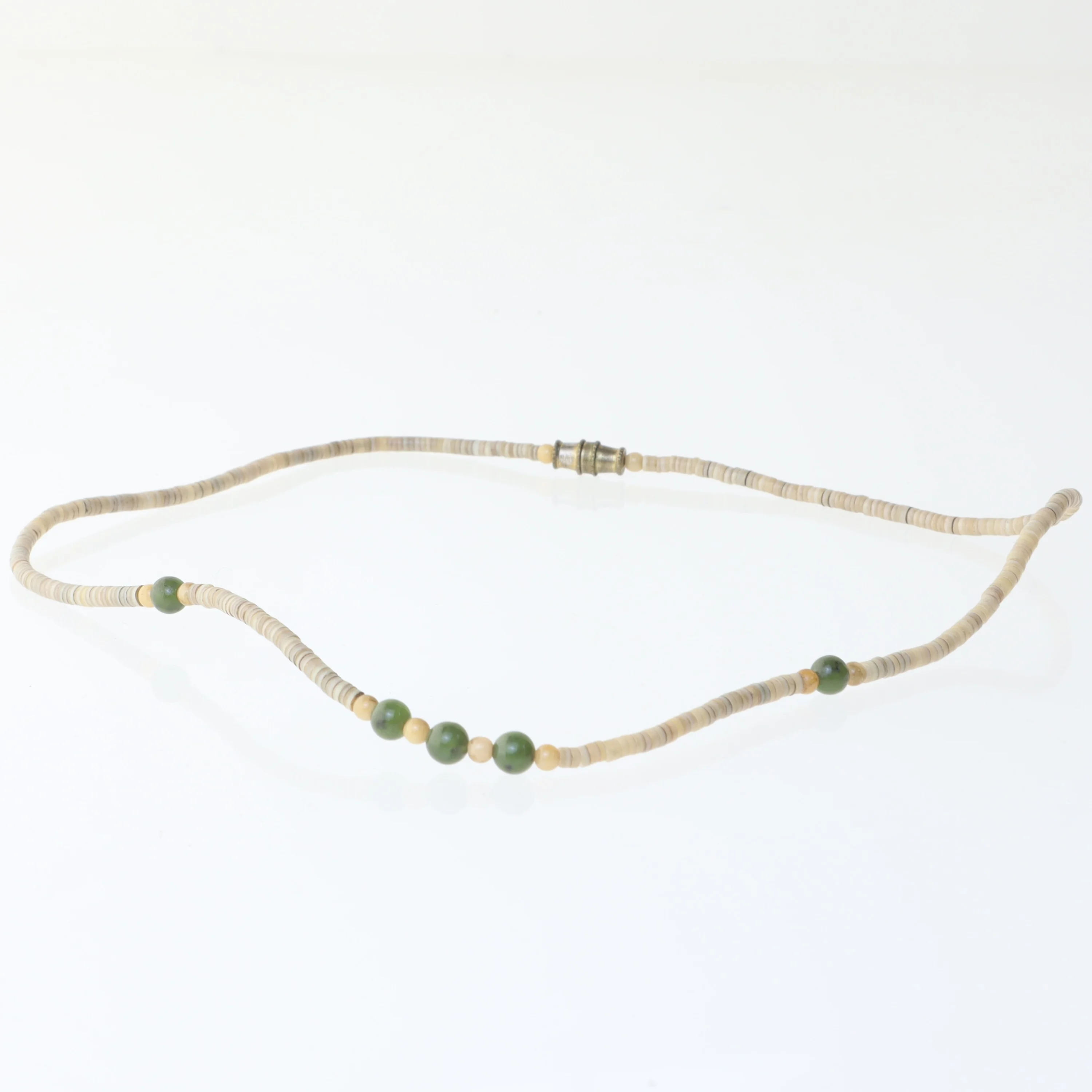 Halskæde med grønne perler (str. 41 cm)