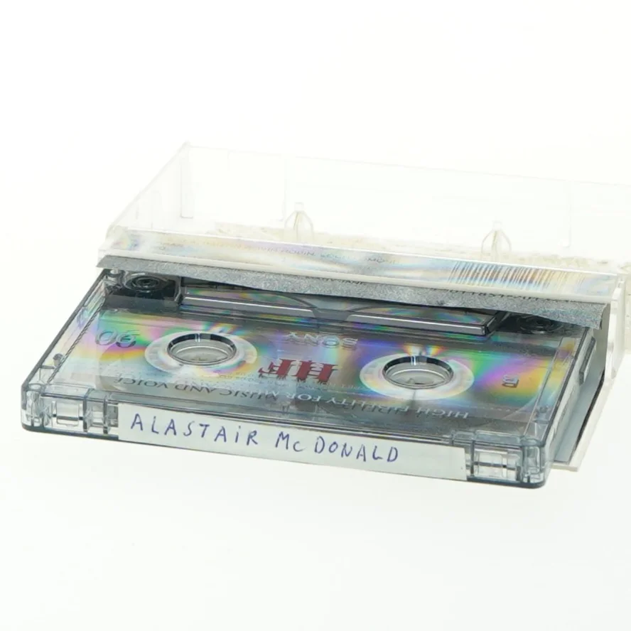 Kassettebånd med musik (str. 11x7 cm)