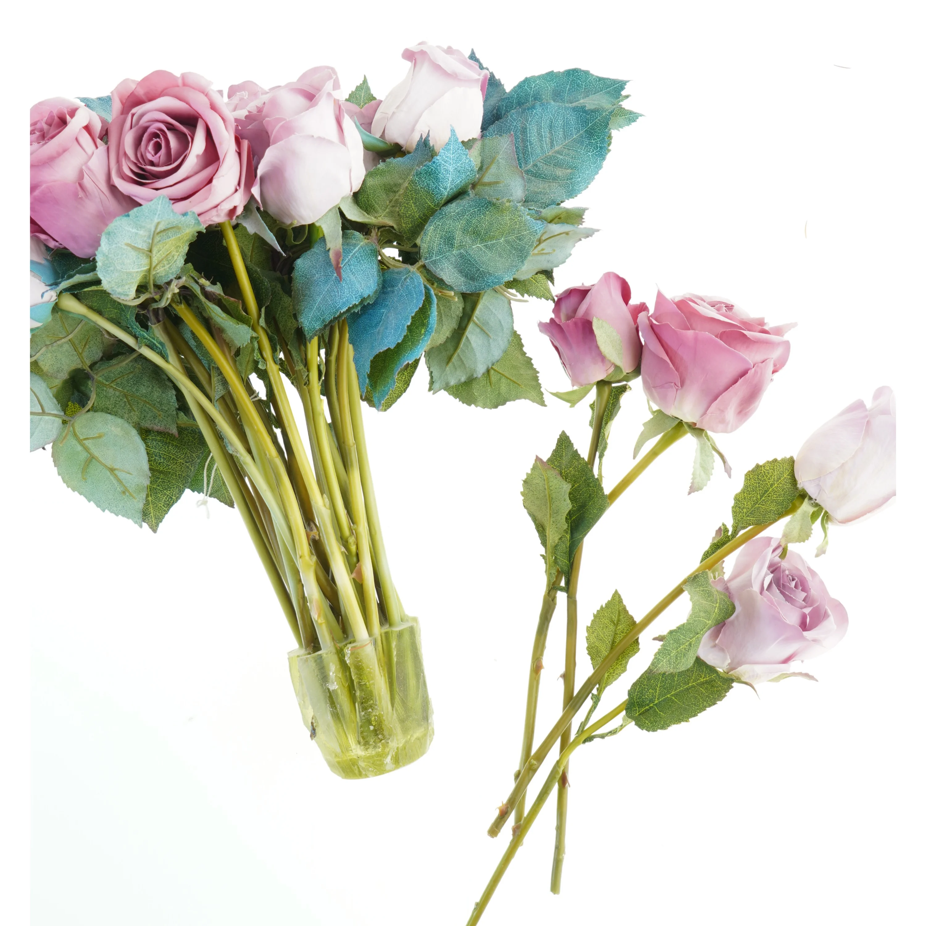 Kunstige roser i lyserød (str. 36x32 cm)