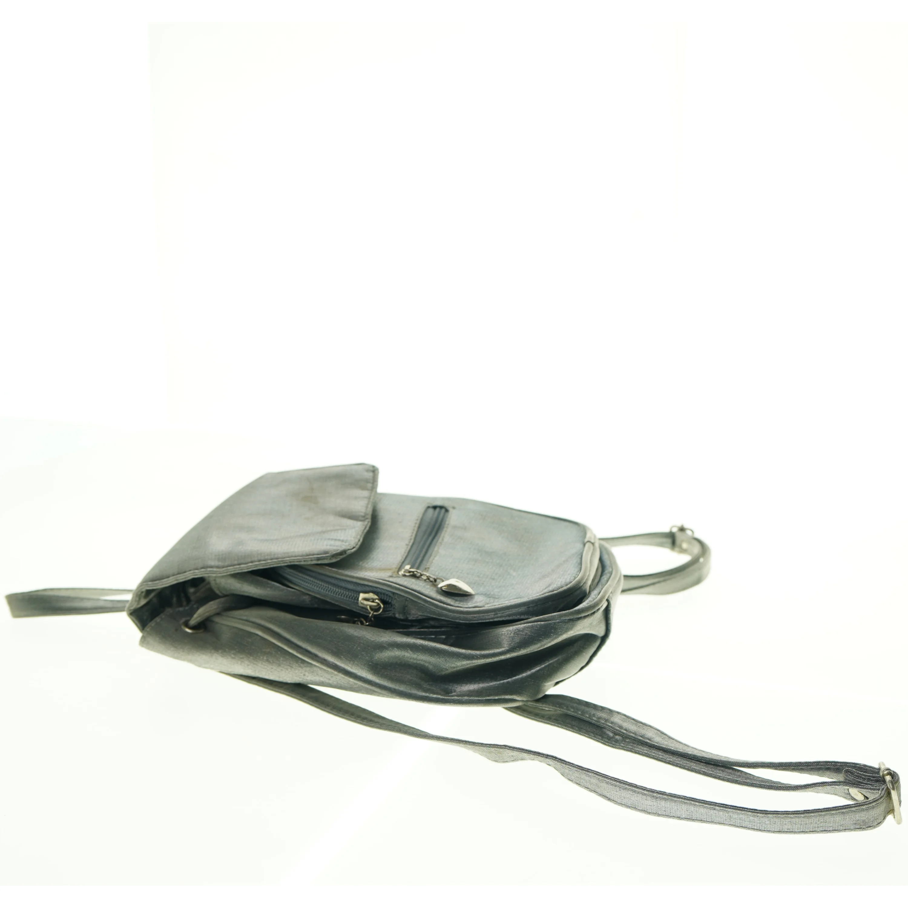 Grå rygsæk i læderlook (str. 29 x. 24 cm)