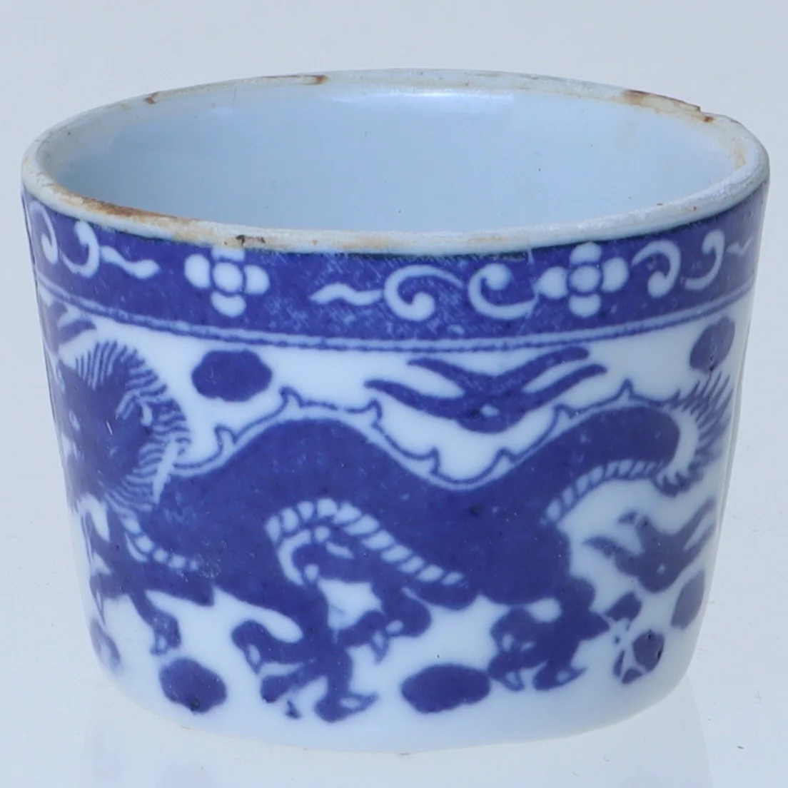 Blå og hvid porcelænsbeholder (str. Ø 5 cm)