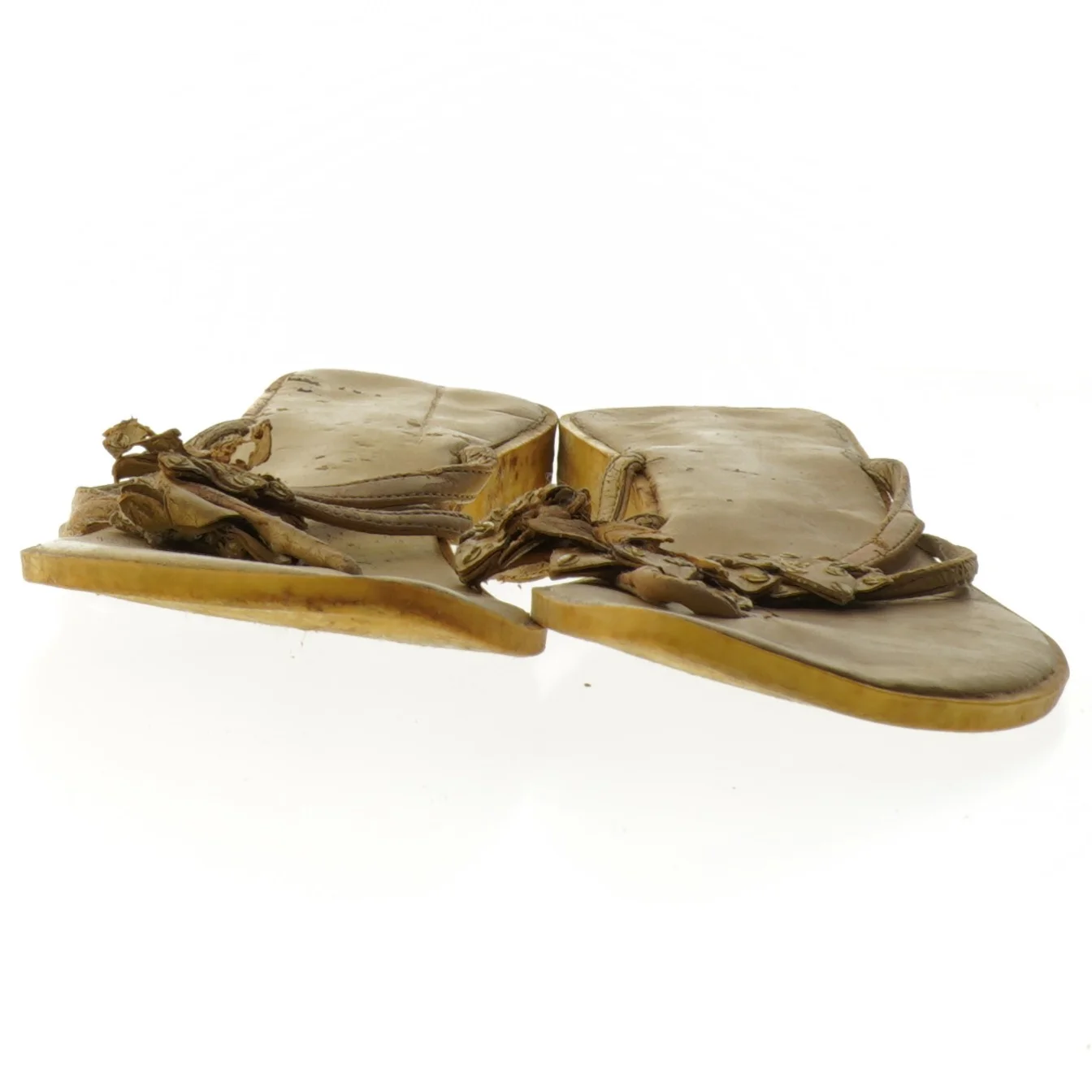 Brune sandaler med blomsterpynt (str. Længde, 27 cm)