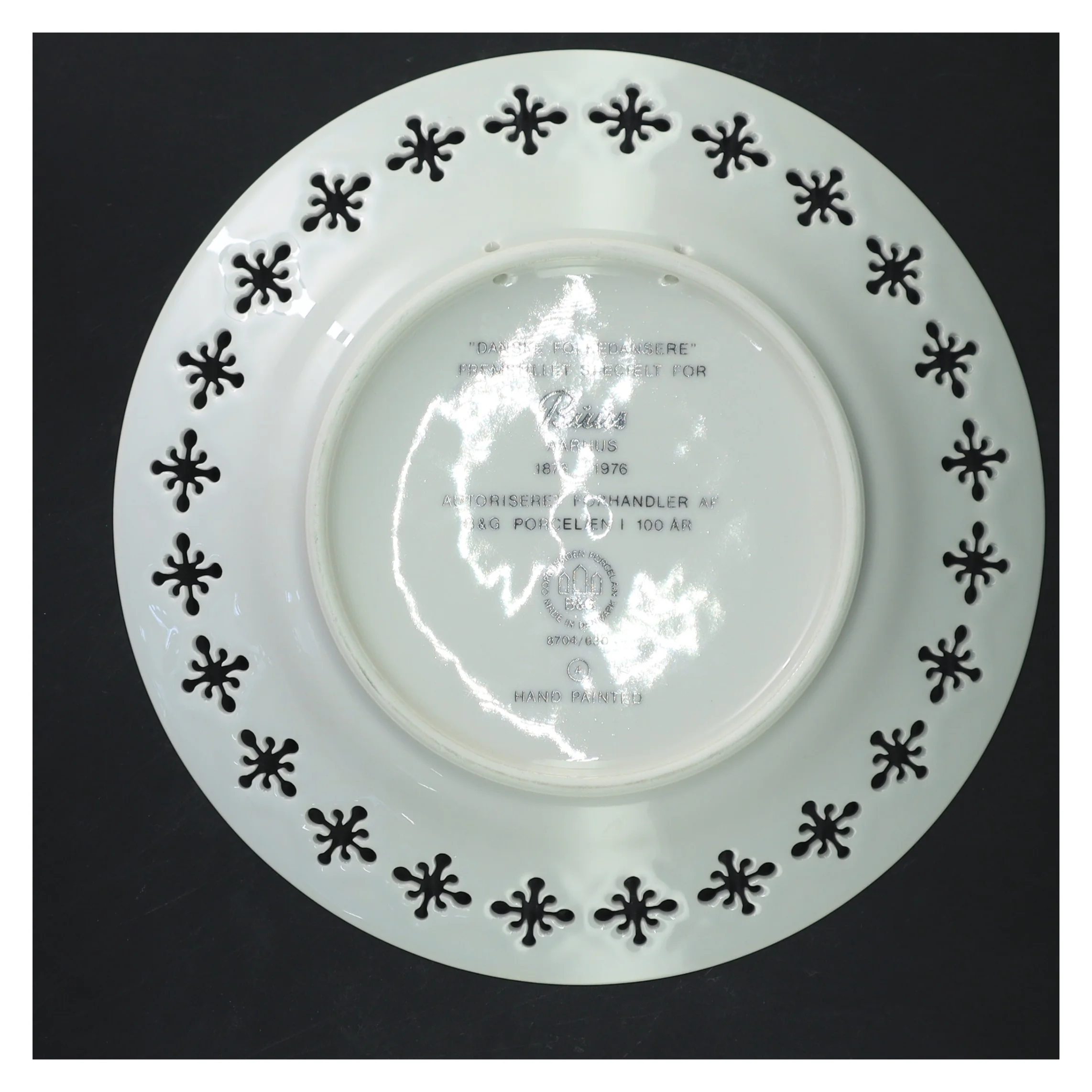 Dekorativ tallerken med Hedelbo Egnen motiv fra Bing Og Grøndal (str. Ø 22 cm)