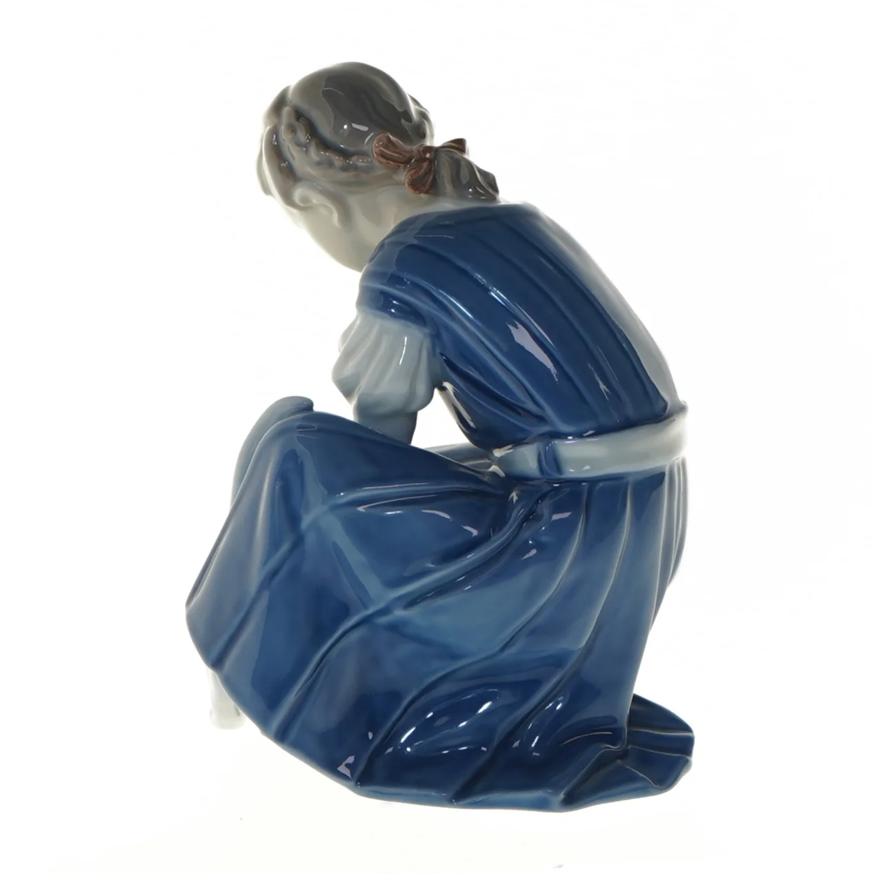 Porcelænsfigur af pige og kat fra B&G (str. 15 cm)