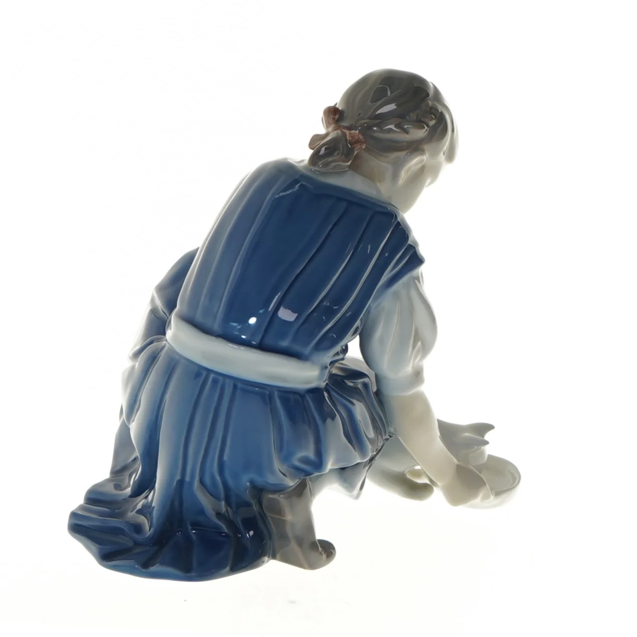 Porcelænsfigur af pige og kat fra B&G (str. 15 cm)