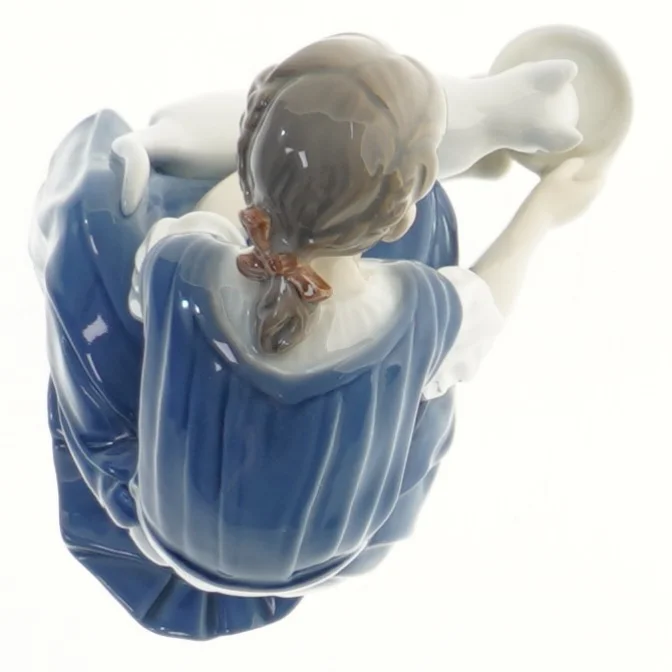 Porcelænsfigur af pige og kat fra B&G (str. 15 cm)