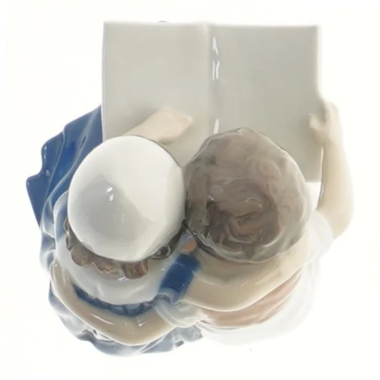 Lille porcelænsfigur af børn der læser fra B&G (str. 10 cm)