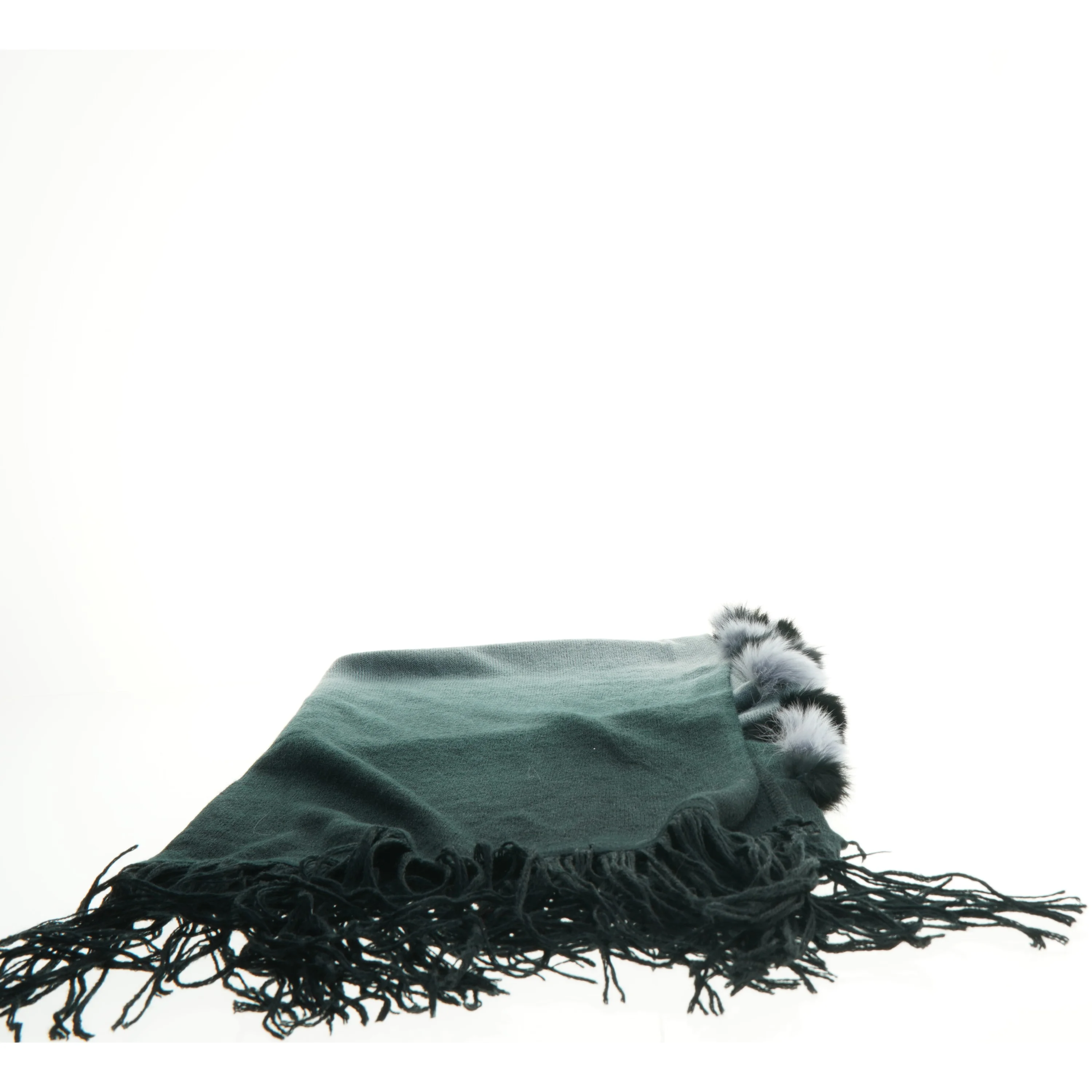 Grøn tørklæde med pelsdetaljer (str. 165 x 60 cm)
