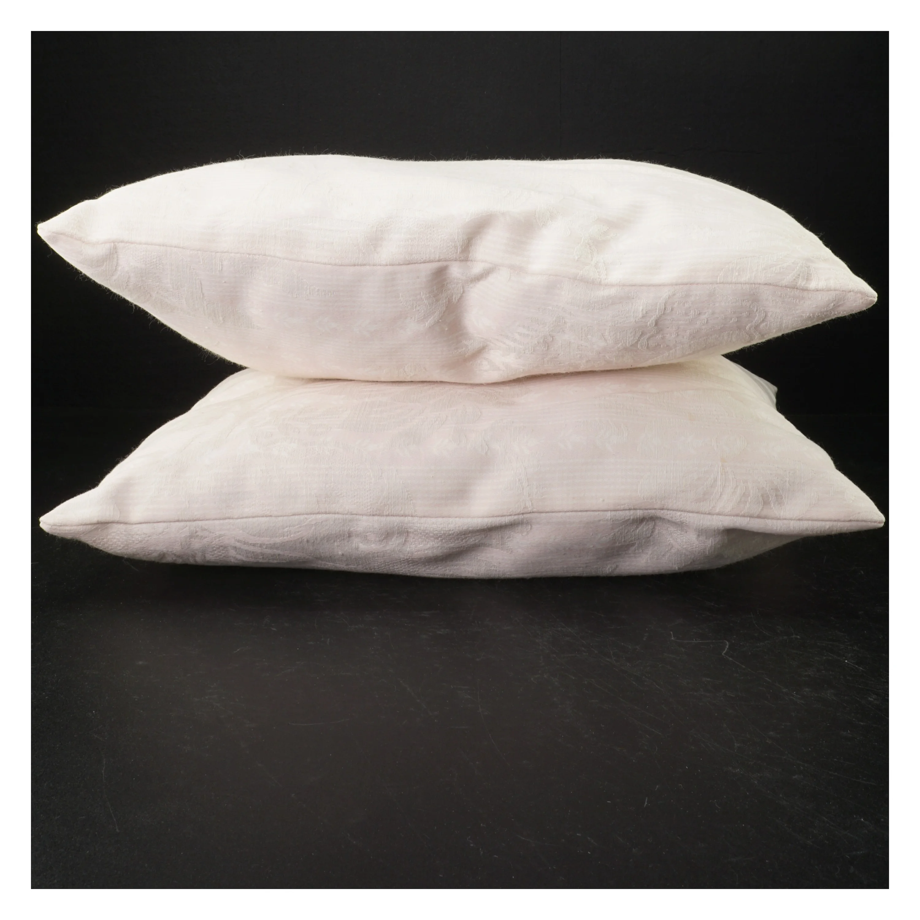 2 pyntepuder (str. 36 x 36 cm)