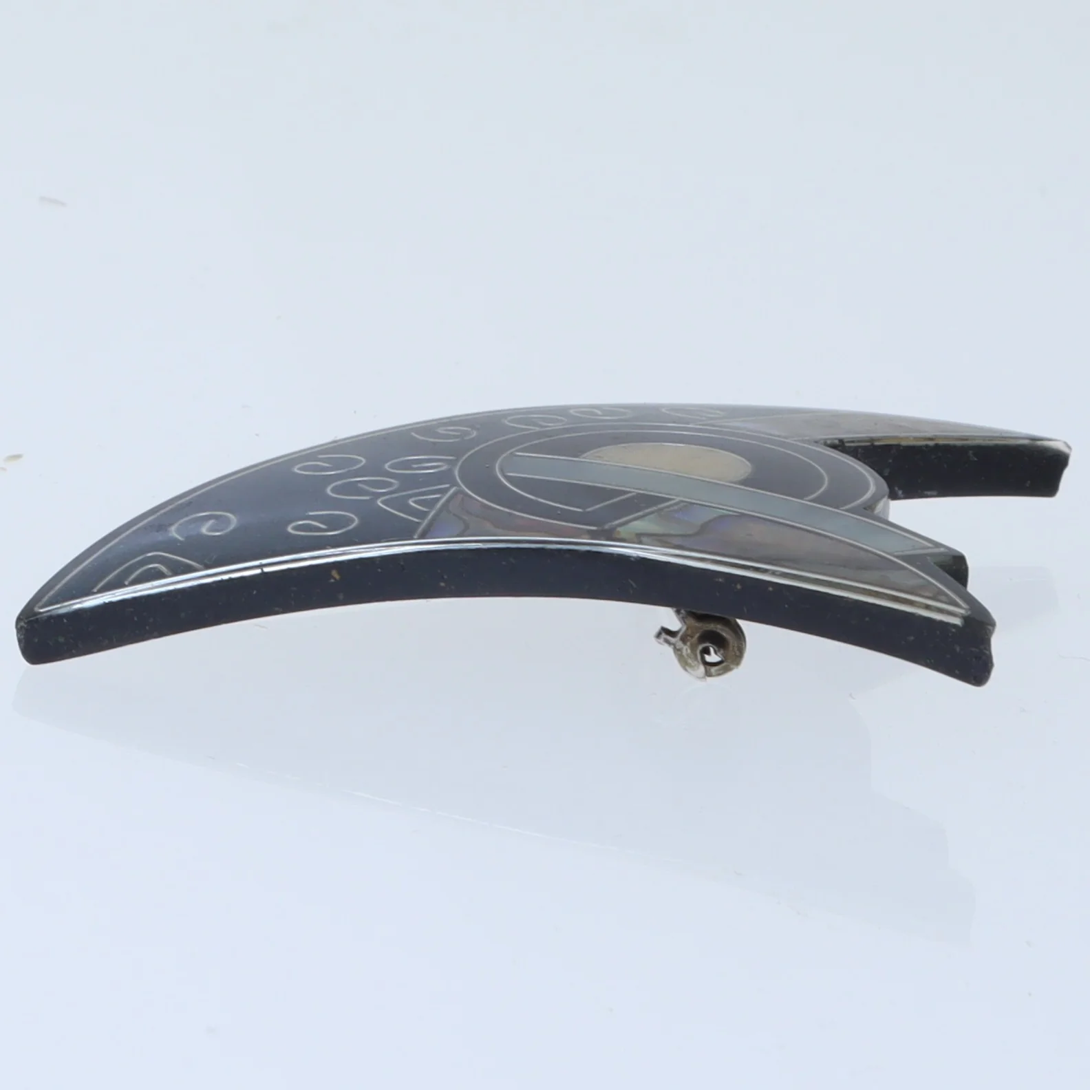 Dekorativ broche (str. 8x5,5 cm)