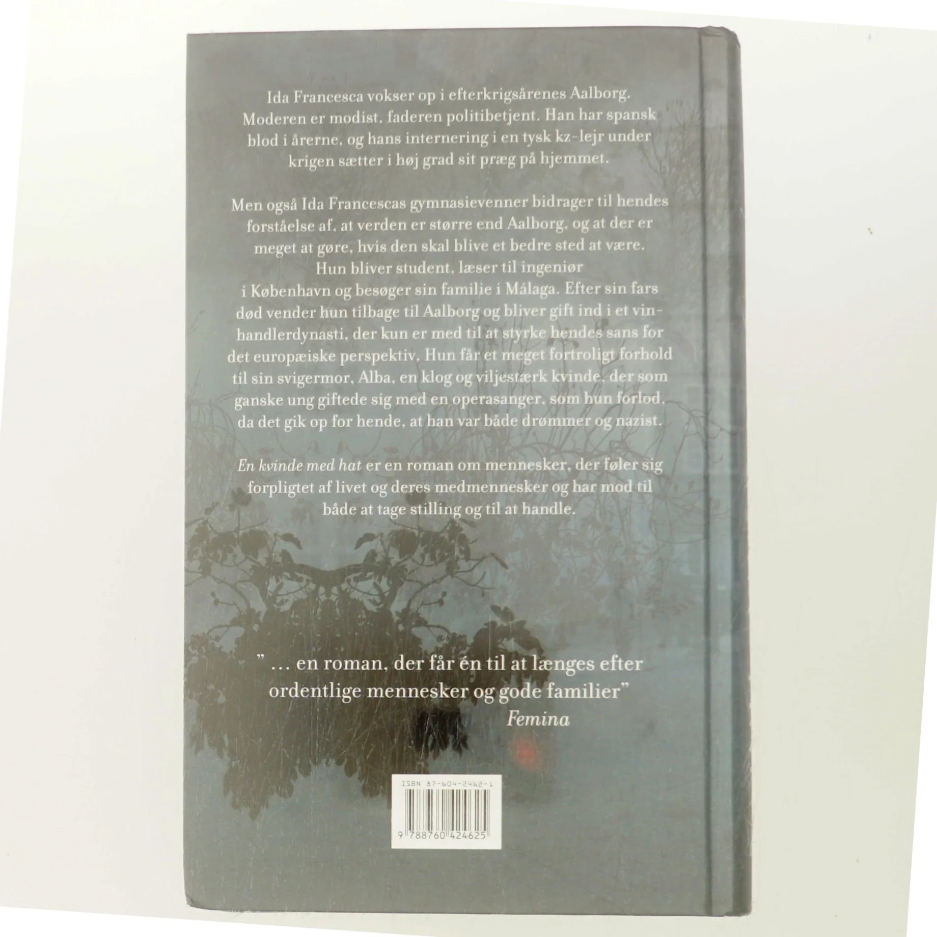 En kvinde med hat : roman af Inge Eriksen (f. 1935) (Bog)