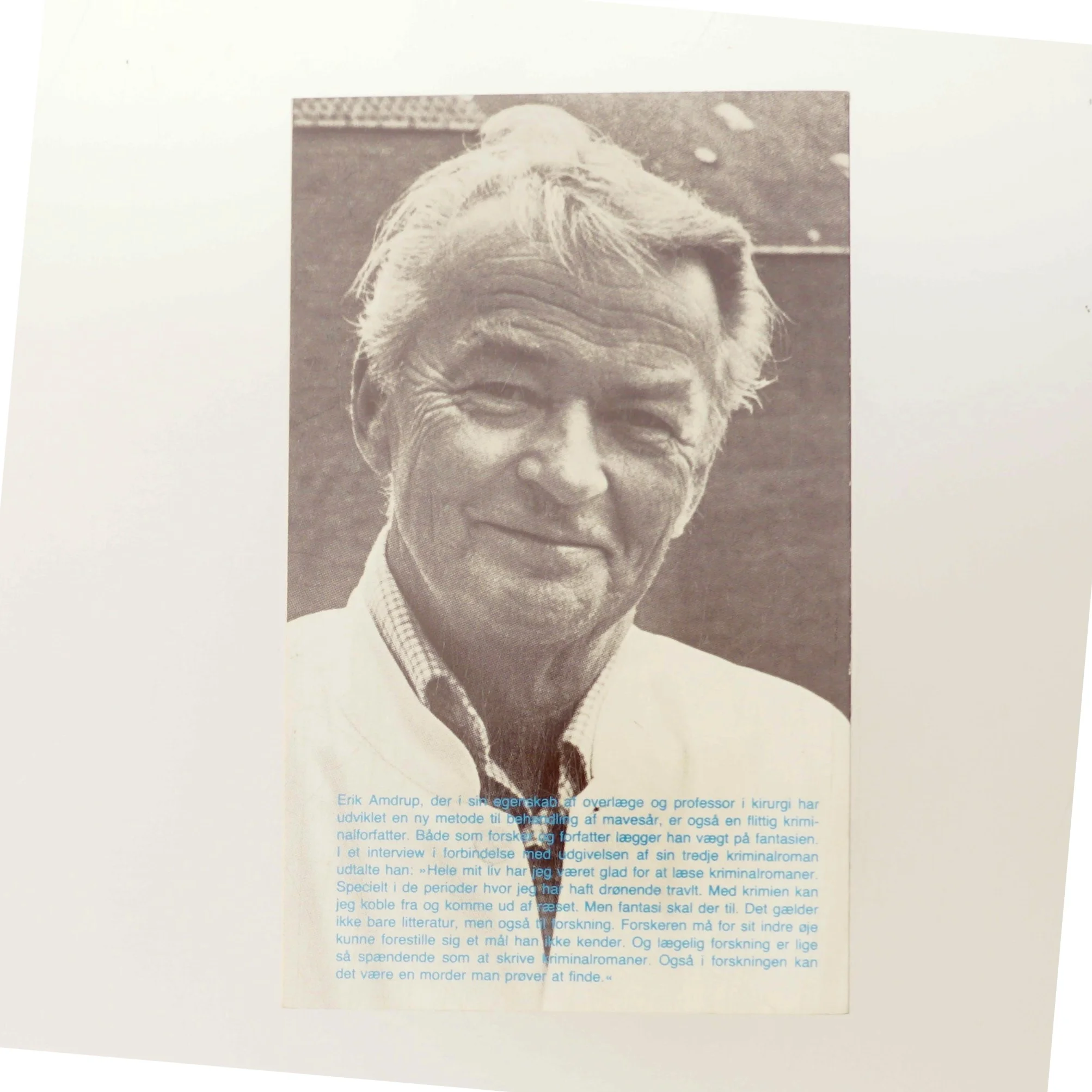 Hvem førte kniven af Erik Amdrup (Bog)