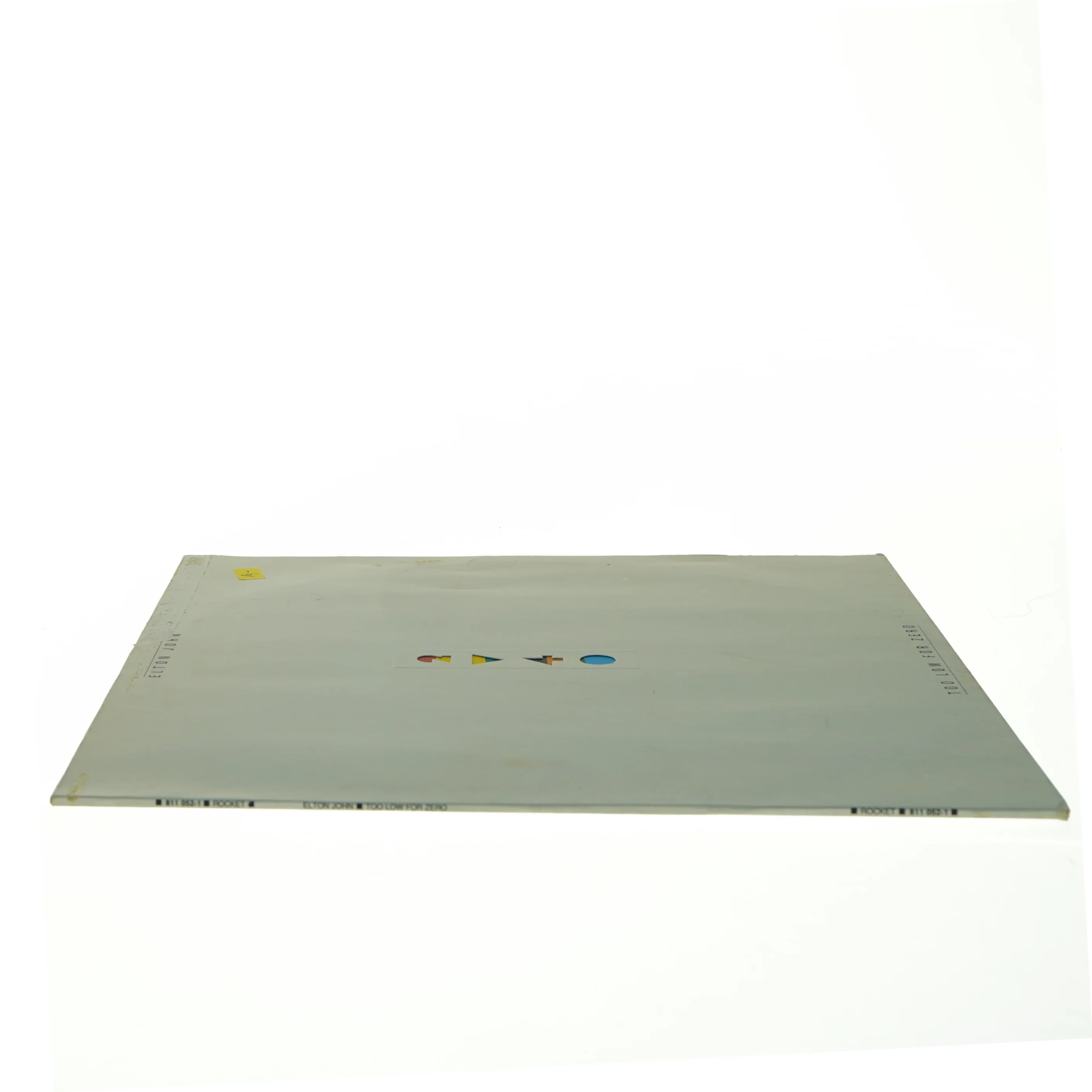 Elton John - Too Low For Zero LP fra Rocket Record Company (str. 31 x 31 cm)