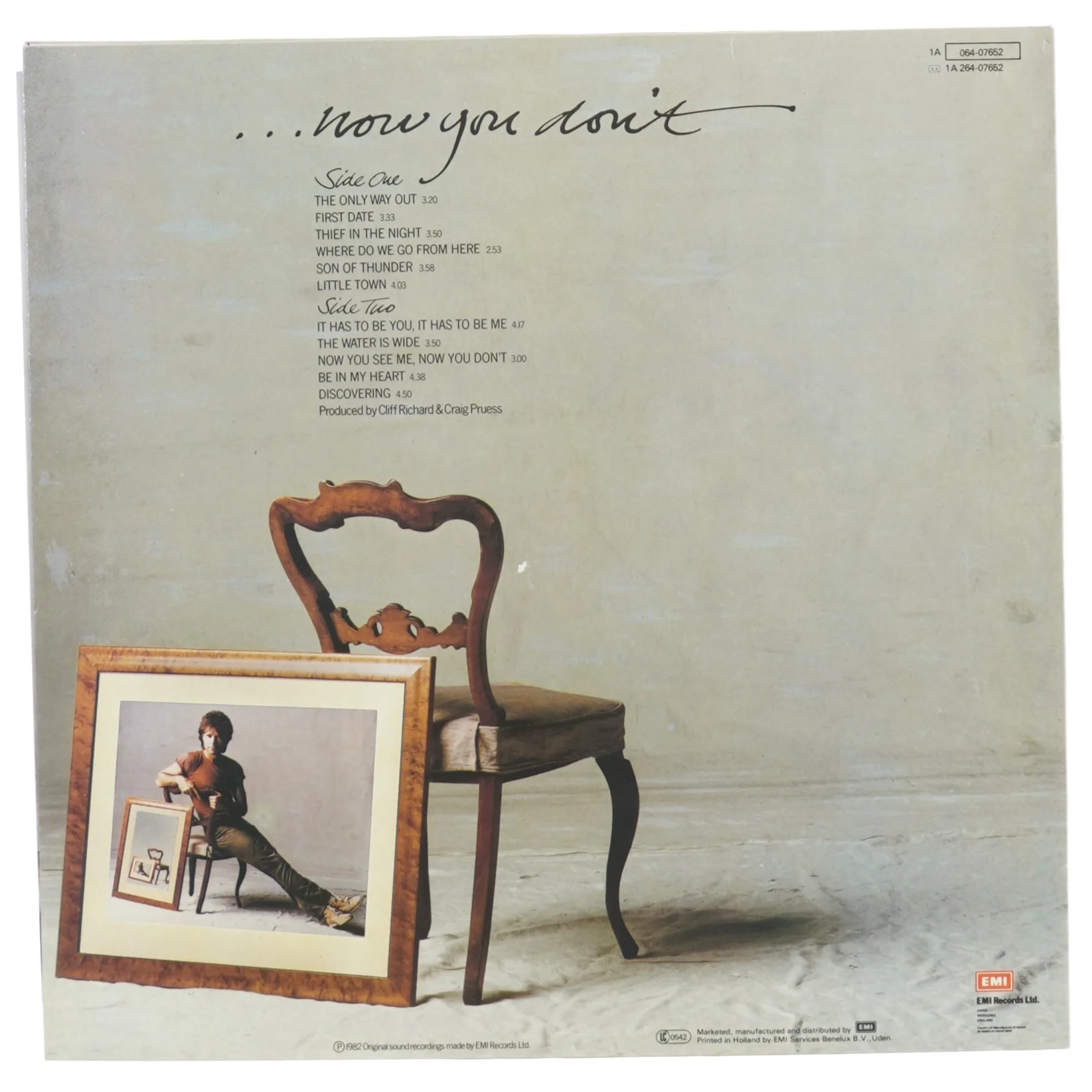 Cliff Richard, now you see me now you don´t fra Emi (str. 30 cm)