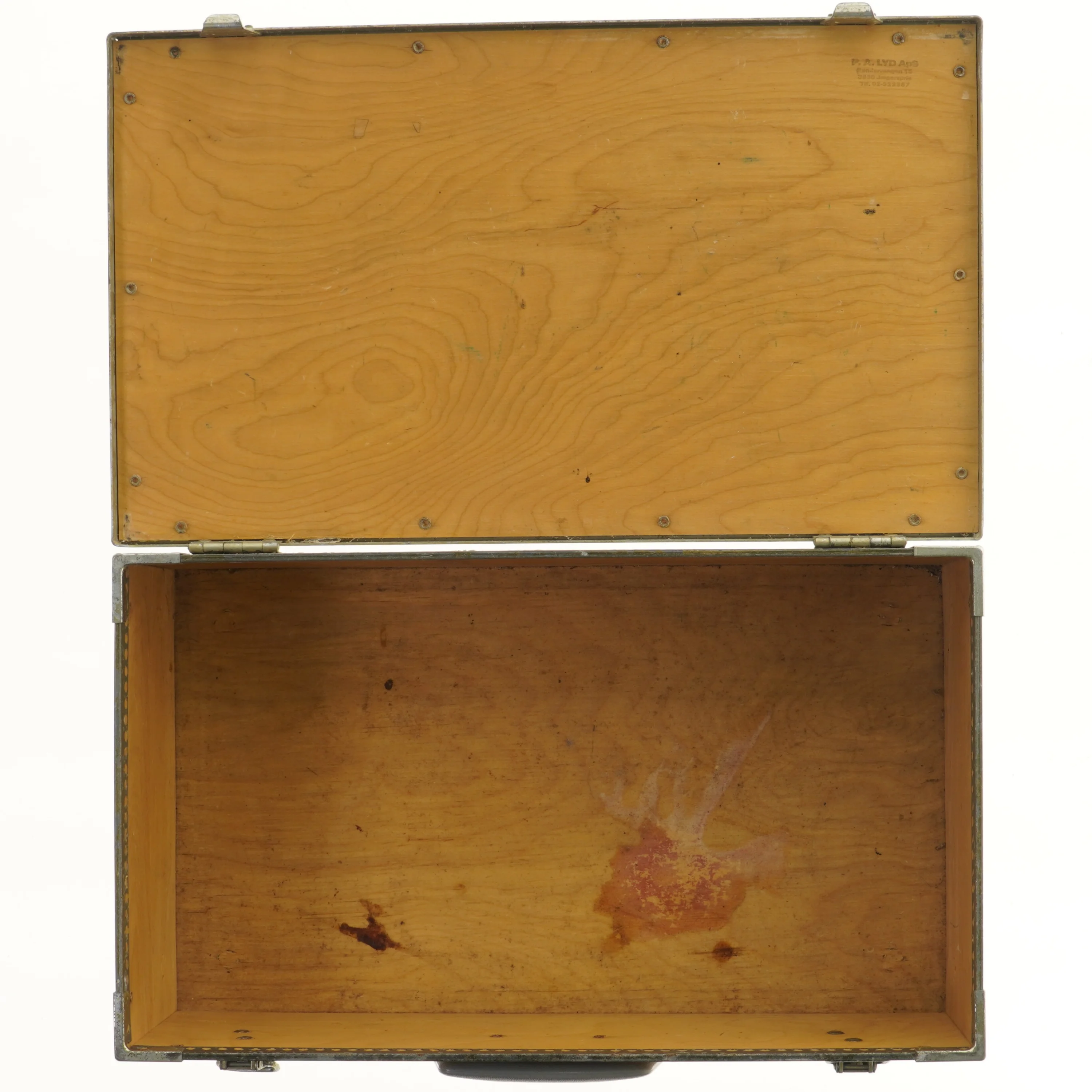 Træ kuffert med metalbeslag (str. 49,5x29,5 cm)