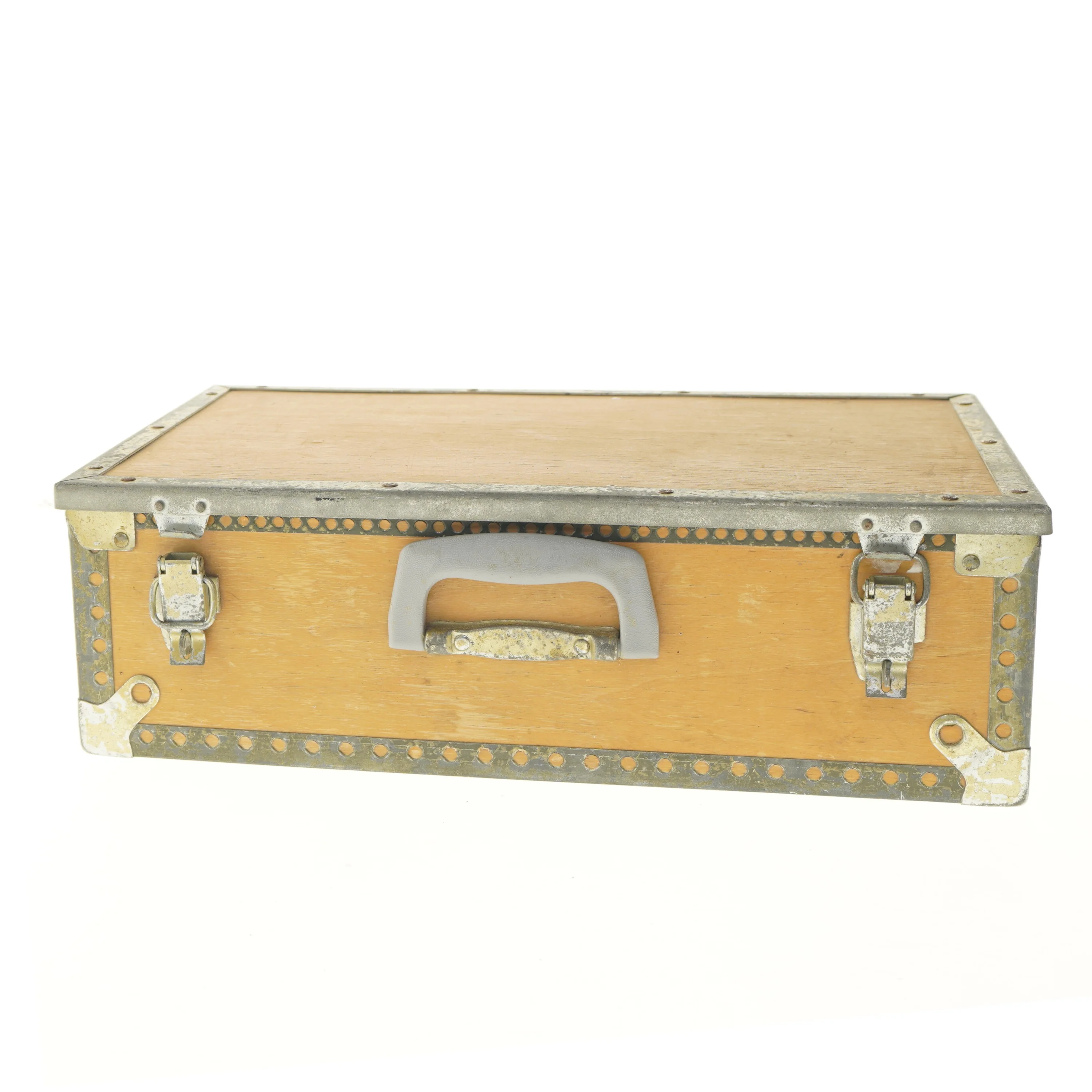 Træ kuffert med metalbeslag (str. 49,5x29,5 cm)