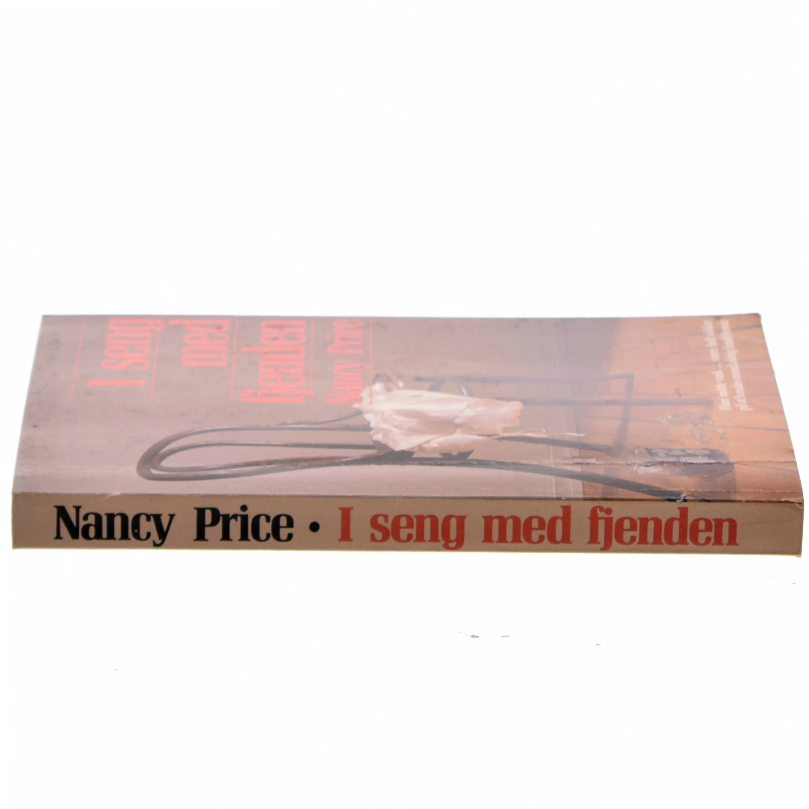I seng med fjenden af Nancy Price (Bog)