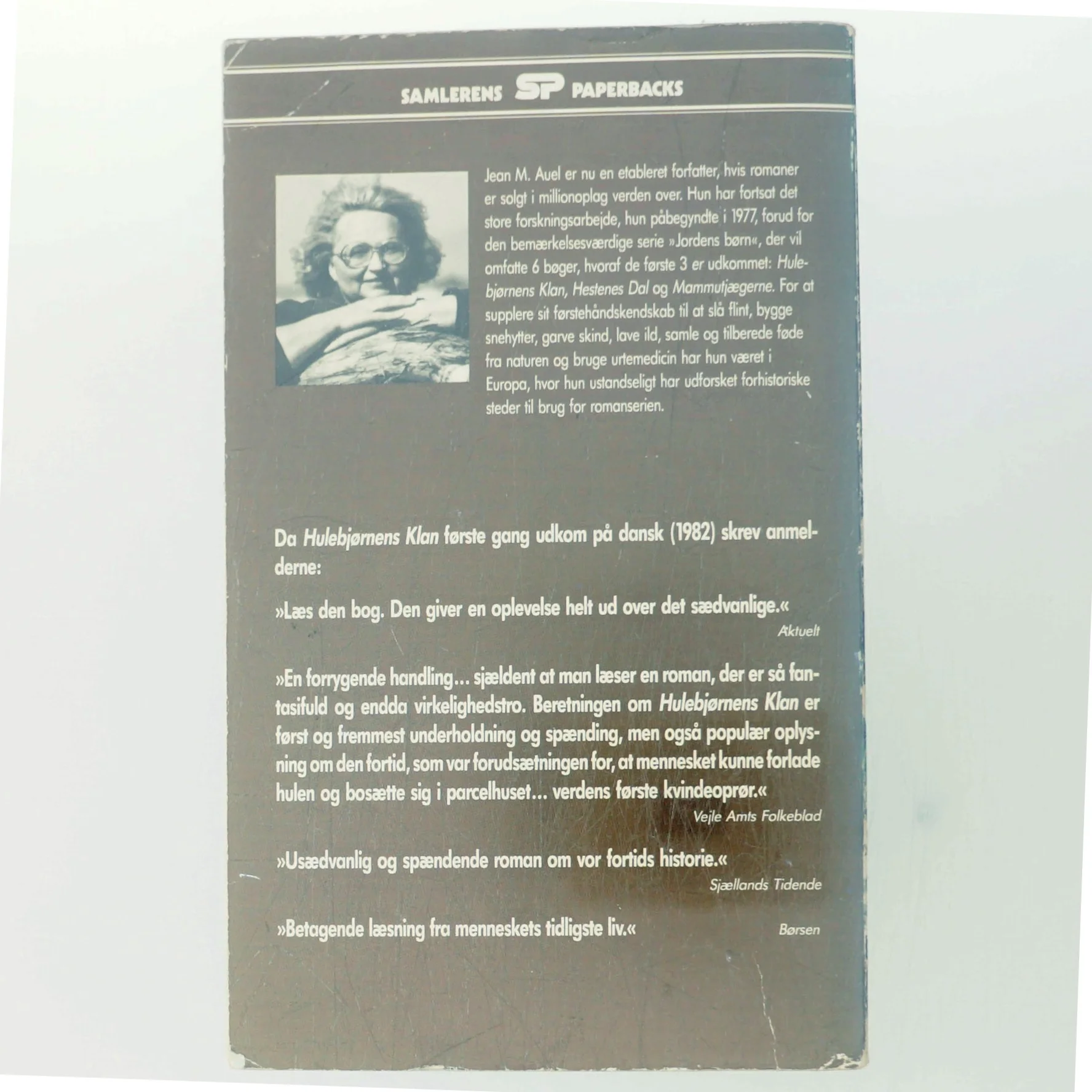 Hulebjørnens Klan af Jean M. Auel (Bog)