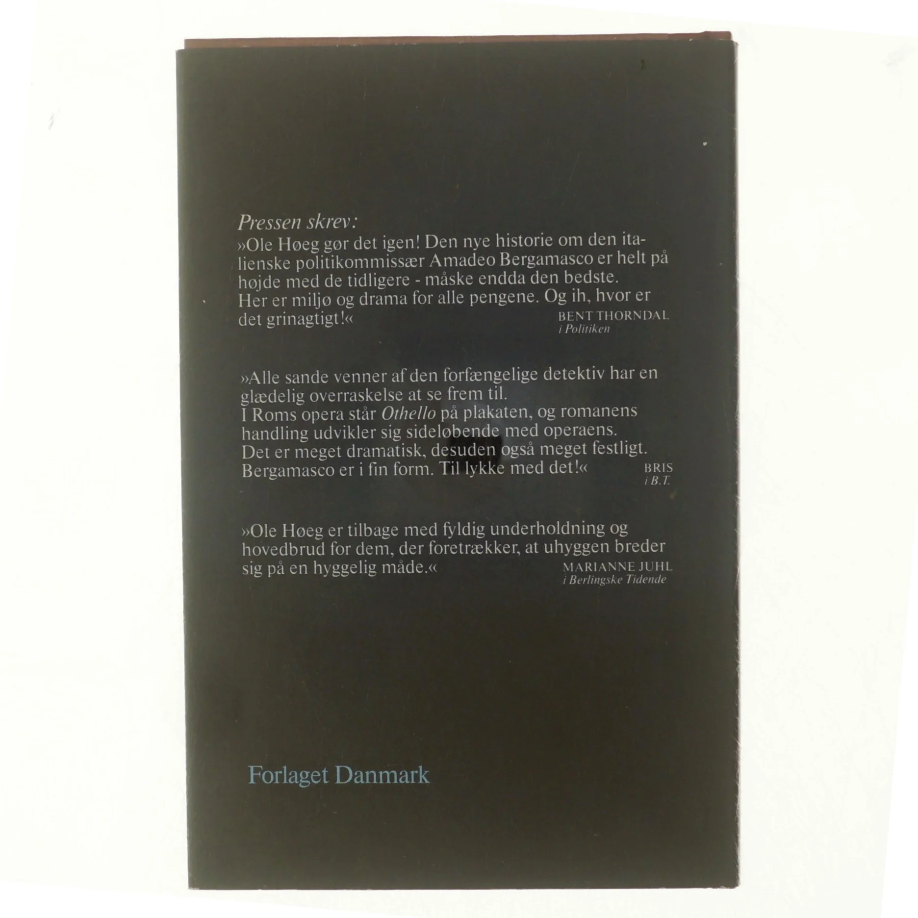 Kommisæren går til opera af Ole Høeg