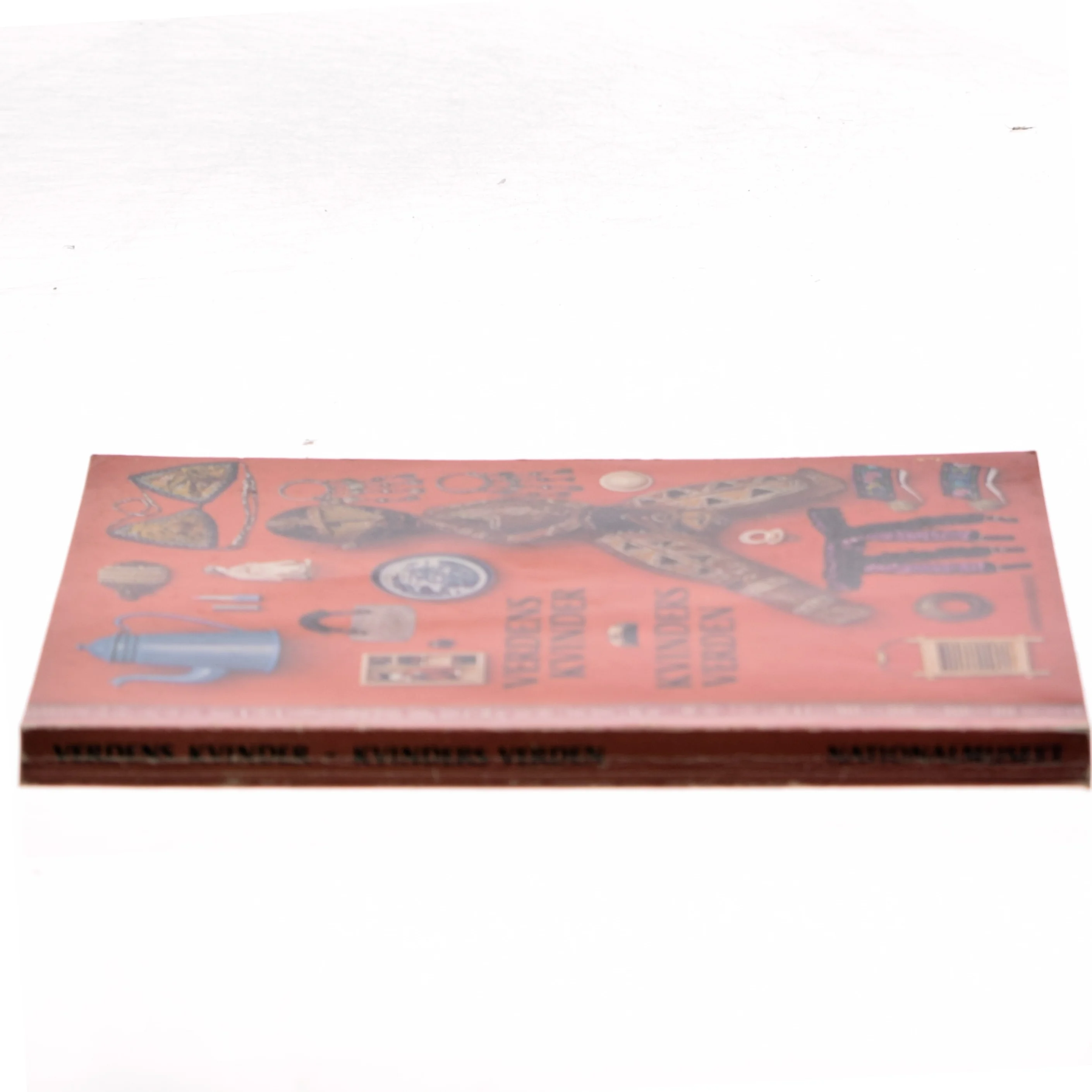 Verdens Kvinder - Kvinders Verden af <Bogens forfattere> (Bog)