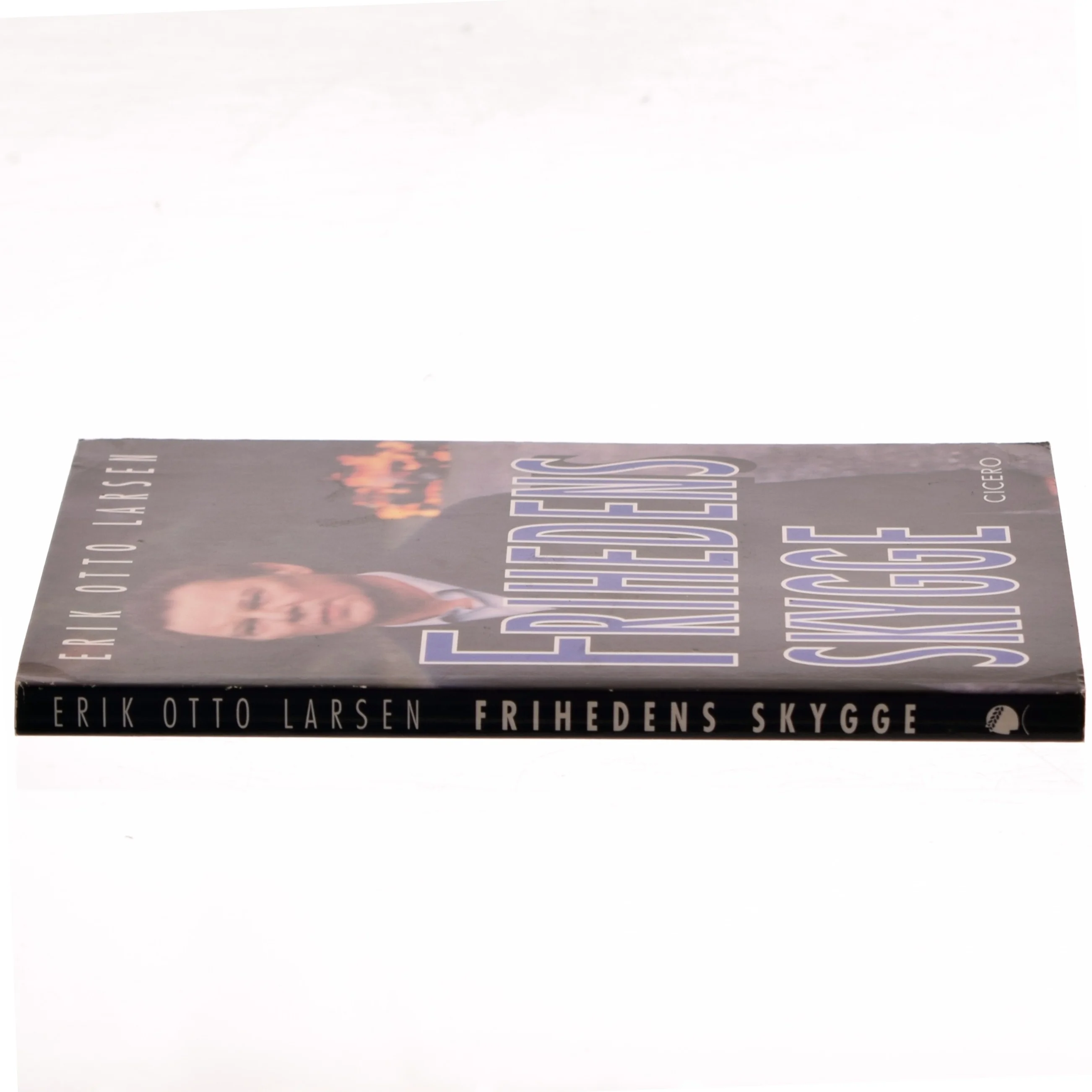Frihedens skygge af Erik Otto Larsen (f. 1931) (Bog)