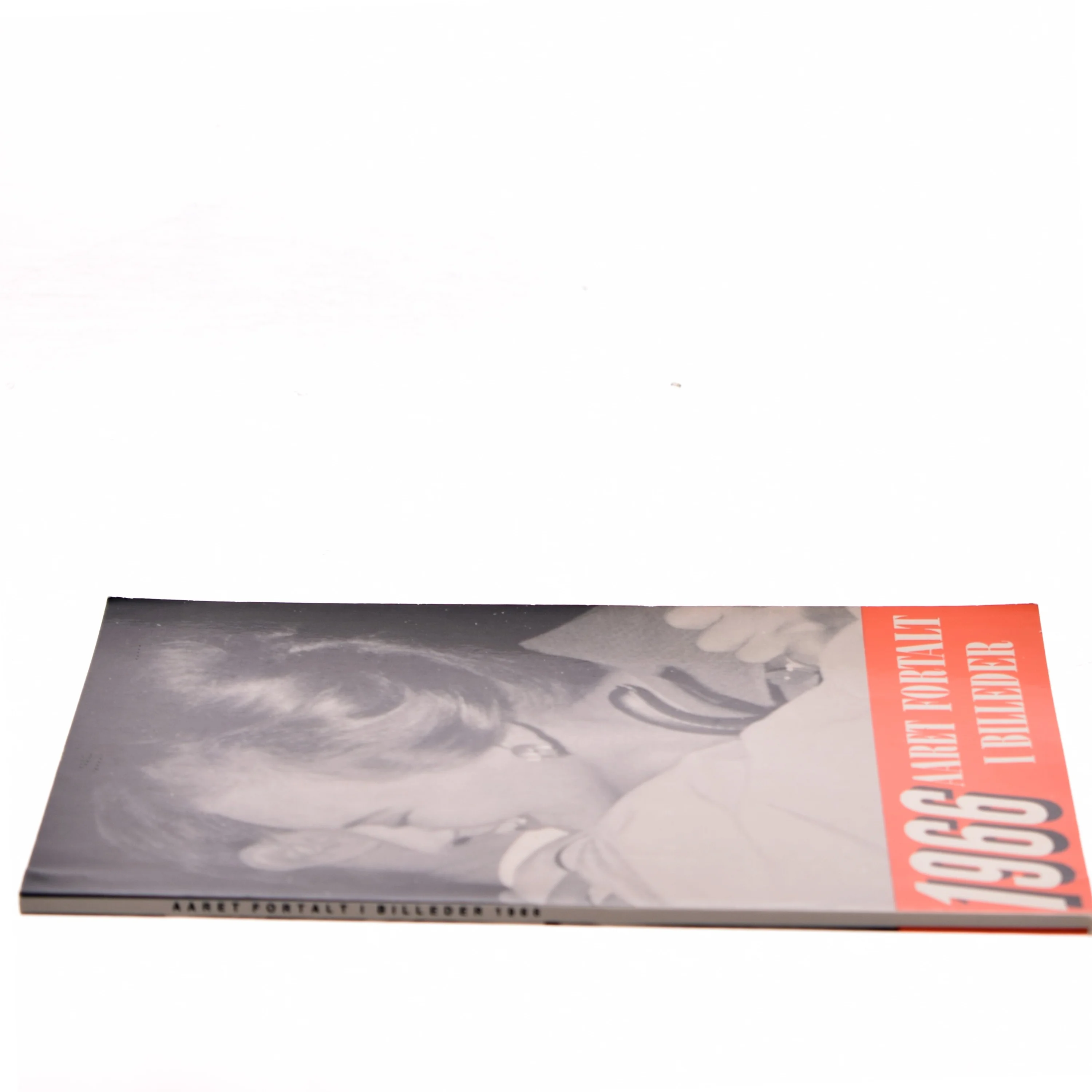 1966 Året Fortalt i Billeder af Illustrationsforlaget (Bog)