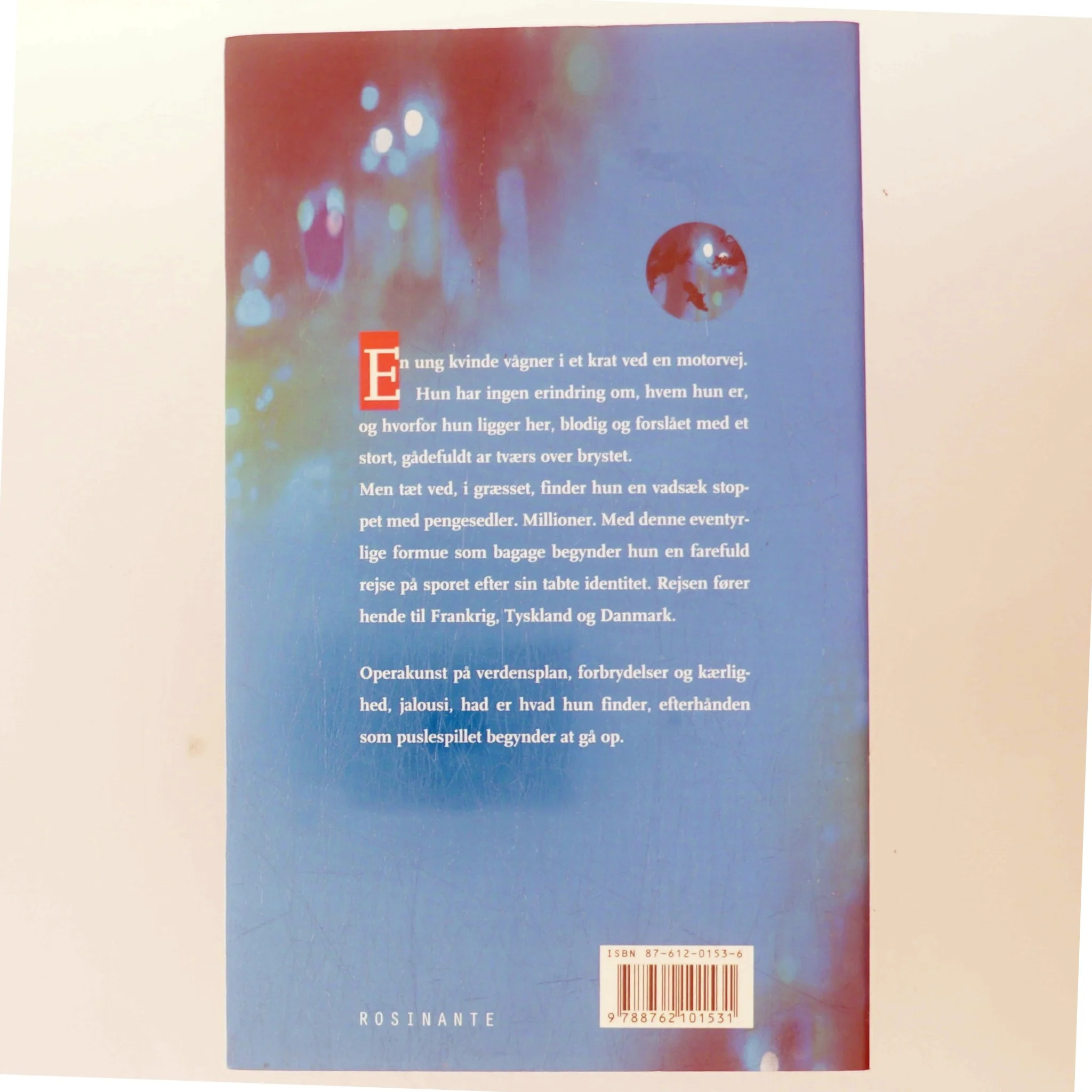 På knivens æg : roman af Anne Chaplin Hansen (Bog)