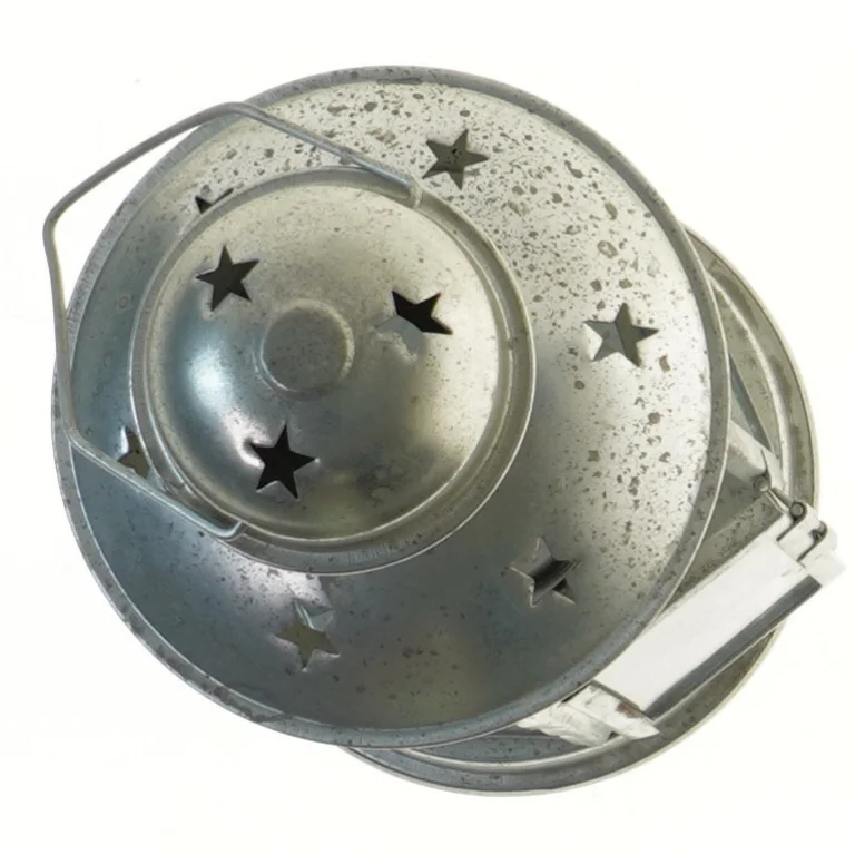 Metal lanterne med stjerneudskæringer (str. 20 cm)