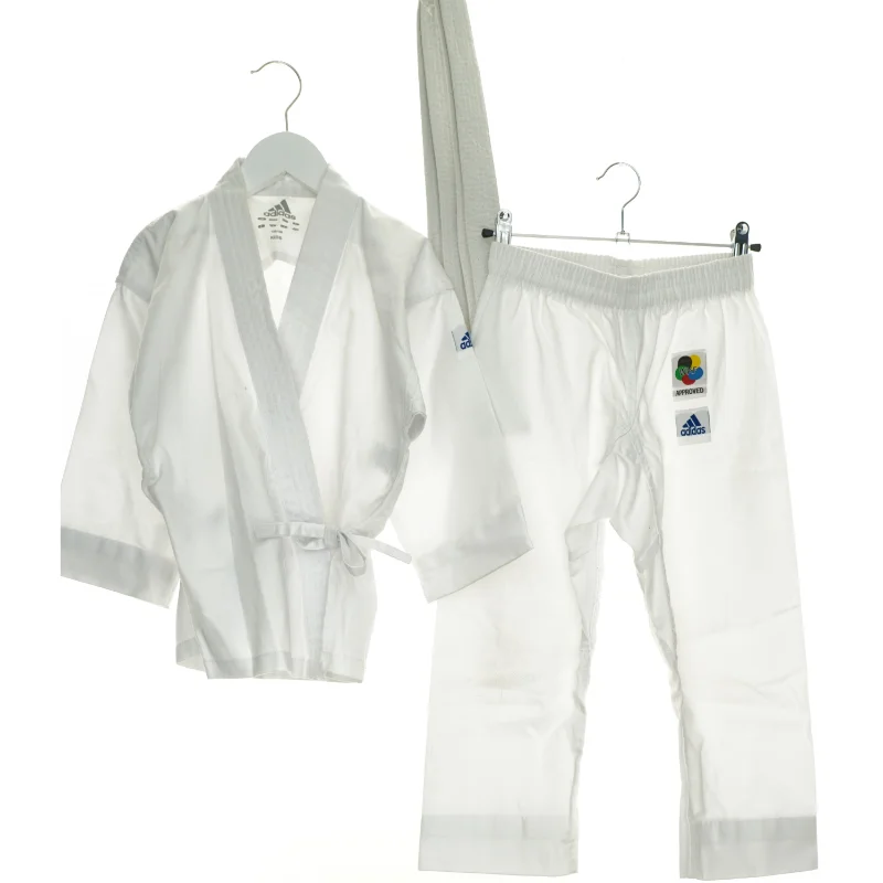 Karate tøj fra Adidas (str. 128 cm)