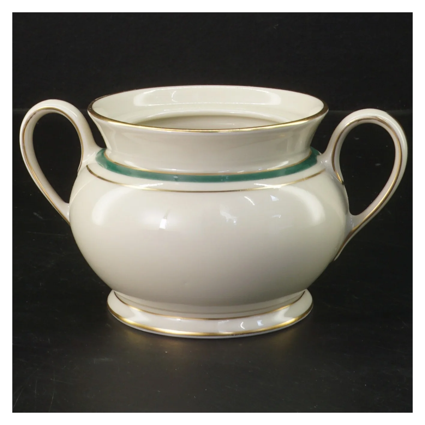 Sukkerskål med låg og håndtag fra Københavns Porcellains Maleri (str. 12x12 cm)