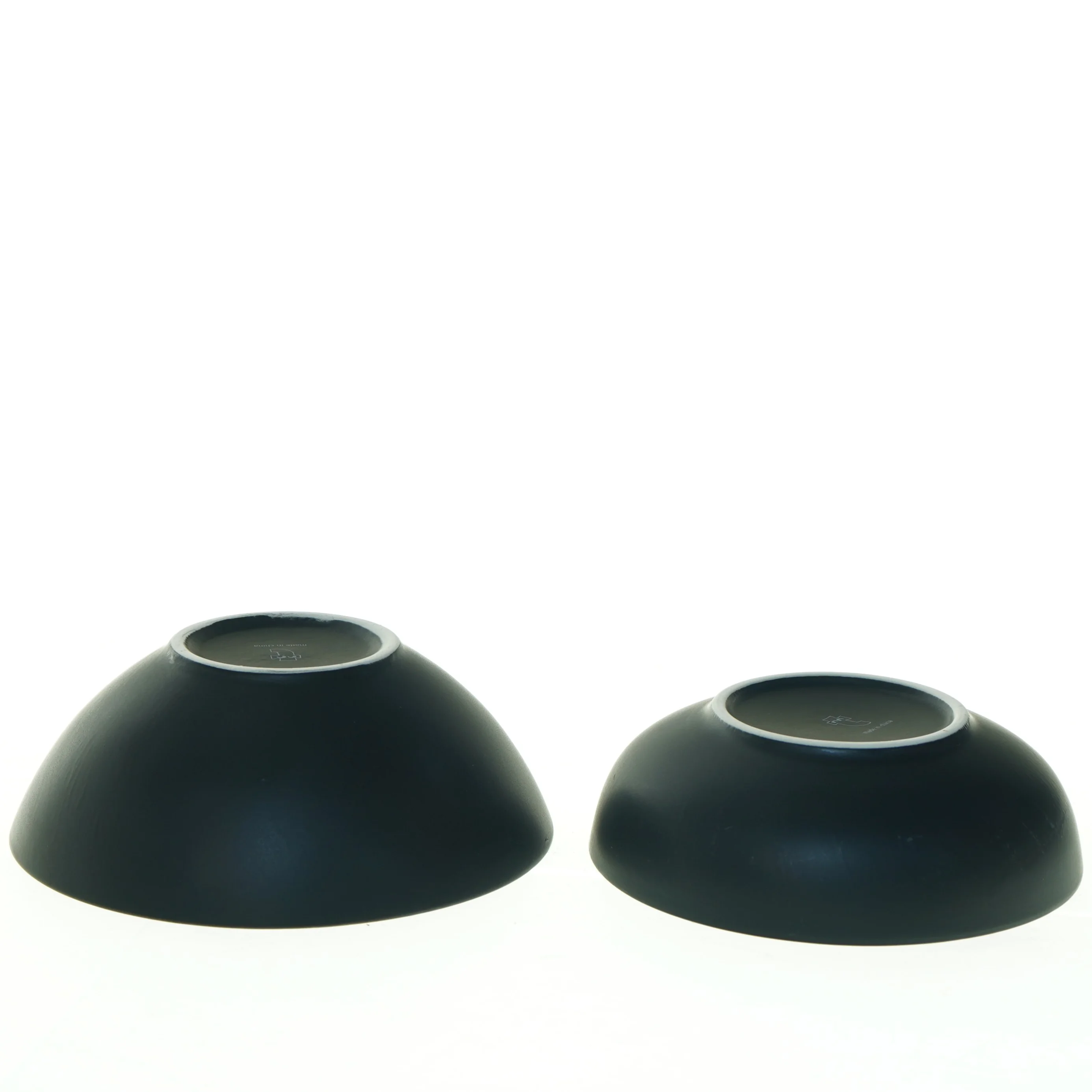 Sorte skåle med hvidt organiske mønster fra Søstrene Grene (str. 13 x 4 cm 14 x 5 cm)