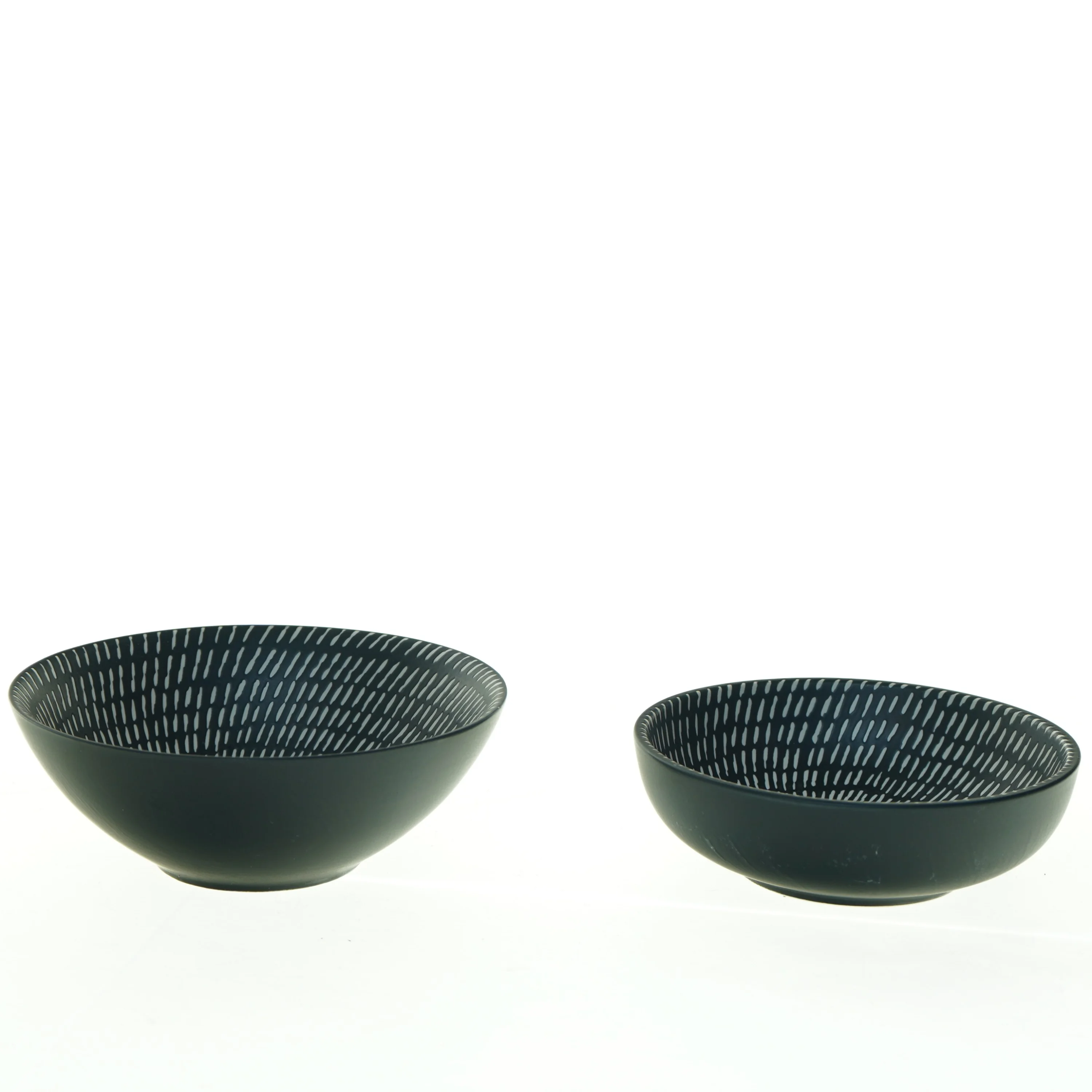 Sorte skåle med hvidt organiske mønster fra Søstrene Grene (str. 13 x 4 cm 14 x 5 cm)