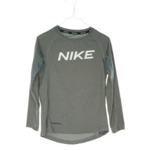 Bluse fra Nike (str. 122 cm)