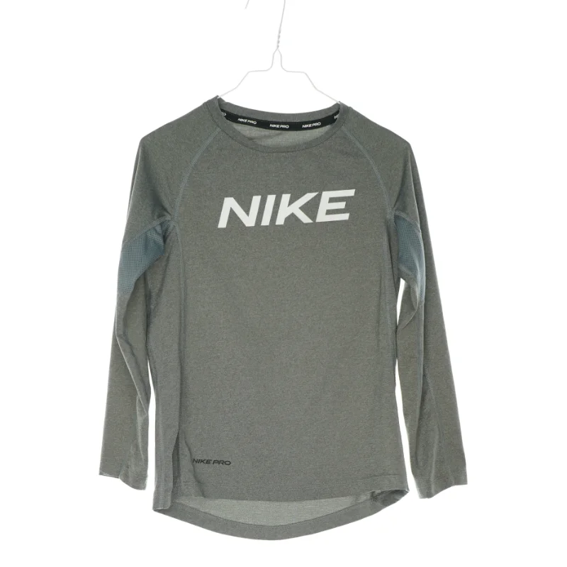 Bluse fra Nike (str. 122 cm)