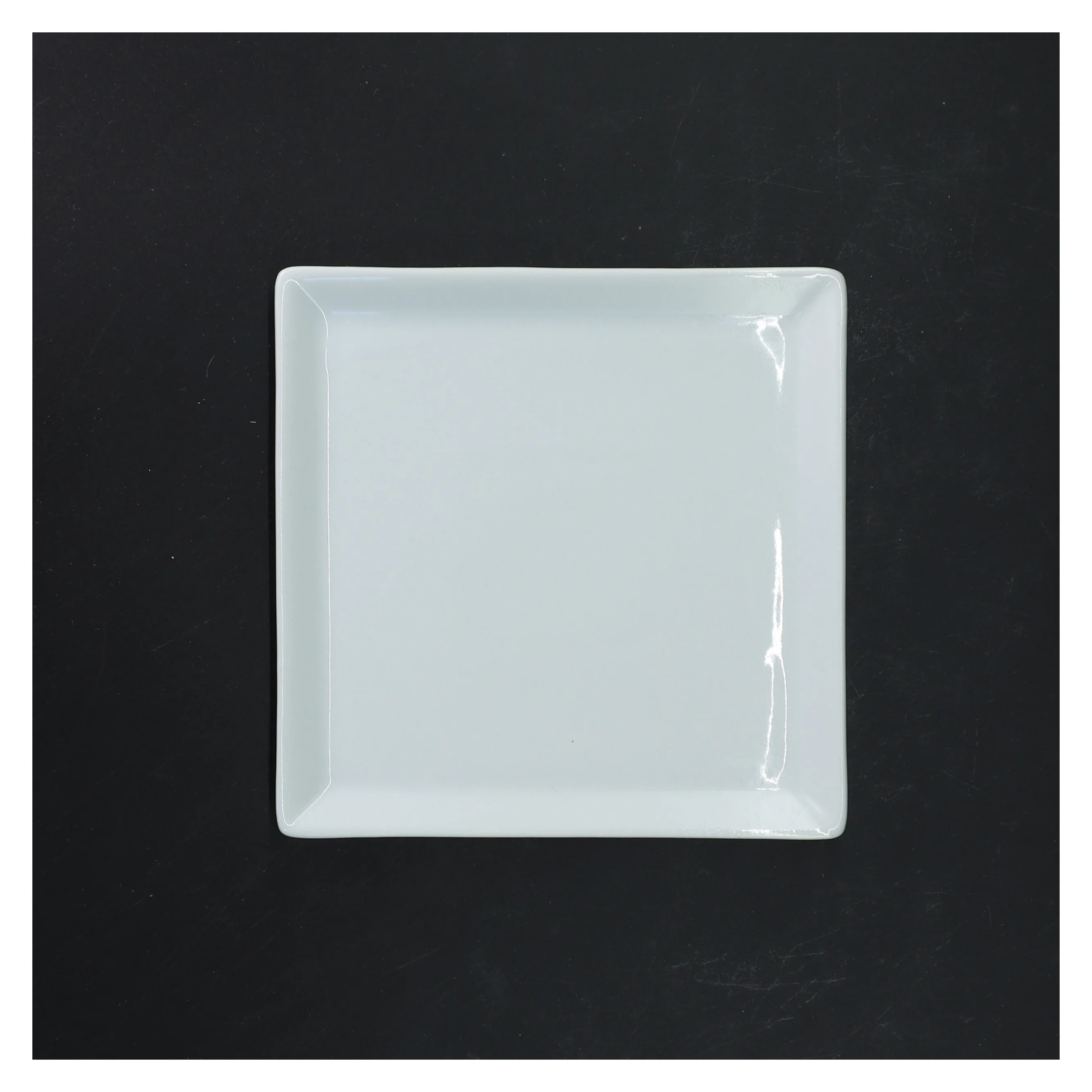 Kvadratiske porcelænstallerkener fra aida (str. 15x15 cm)