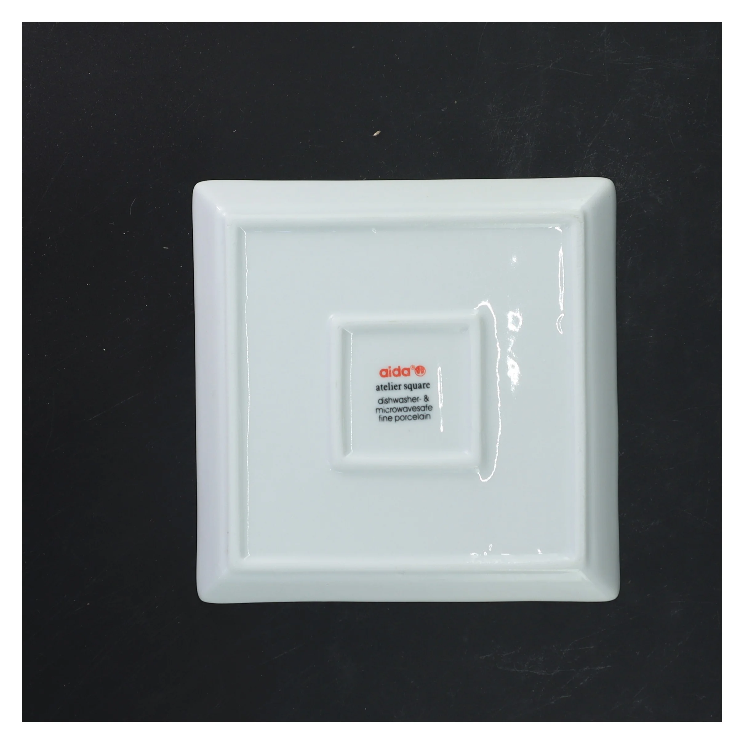 Kvadratiske porcelænstallerkener fra aida (str. 15x15 cm)