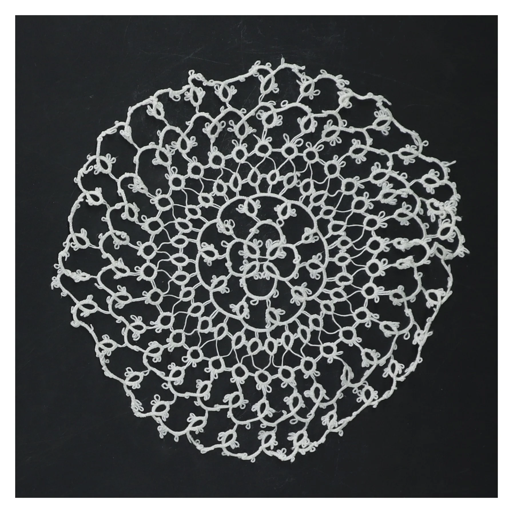 Hæklet mellemlægsserviet (str. Ø 17 cm)