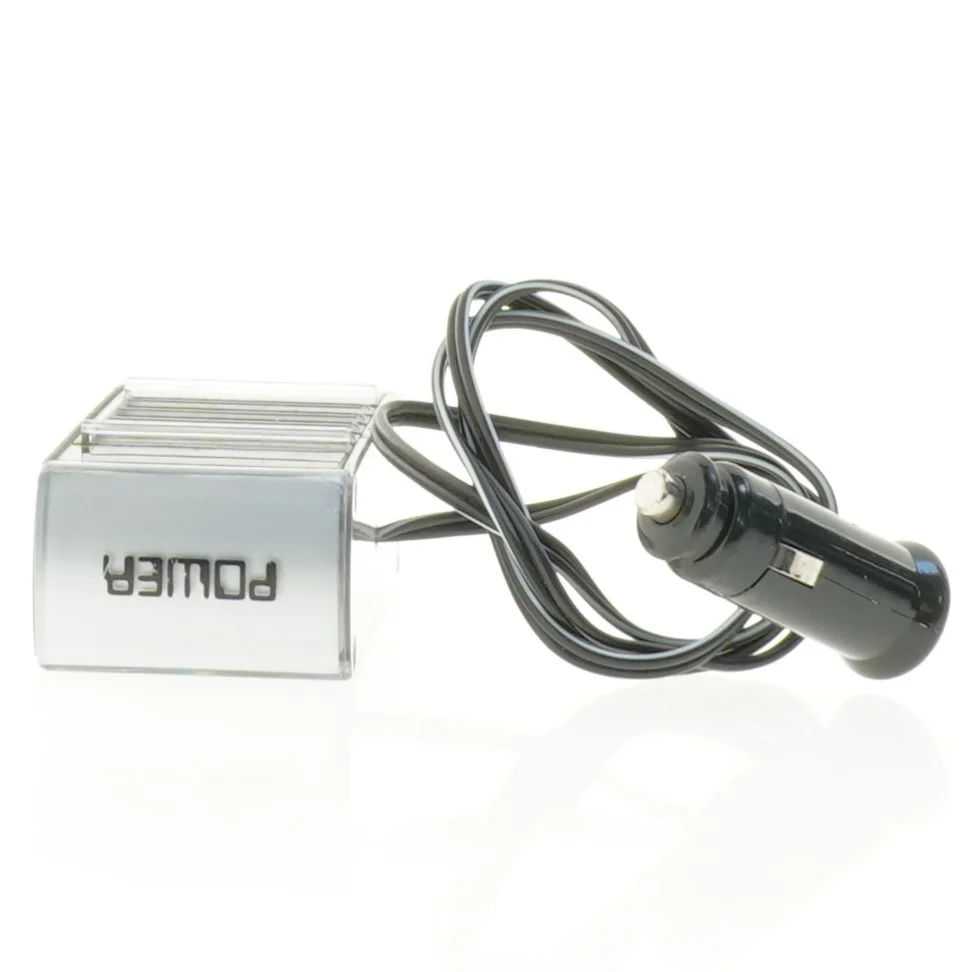 Bil adapter med 3 stik og USB port (str. 11 x 5 x 3,5 cm)