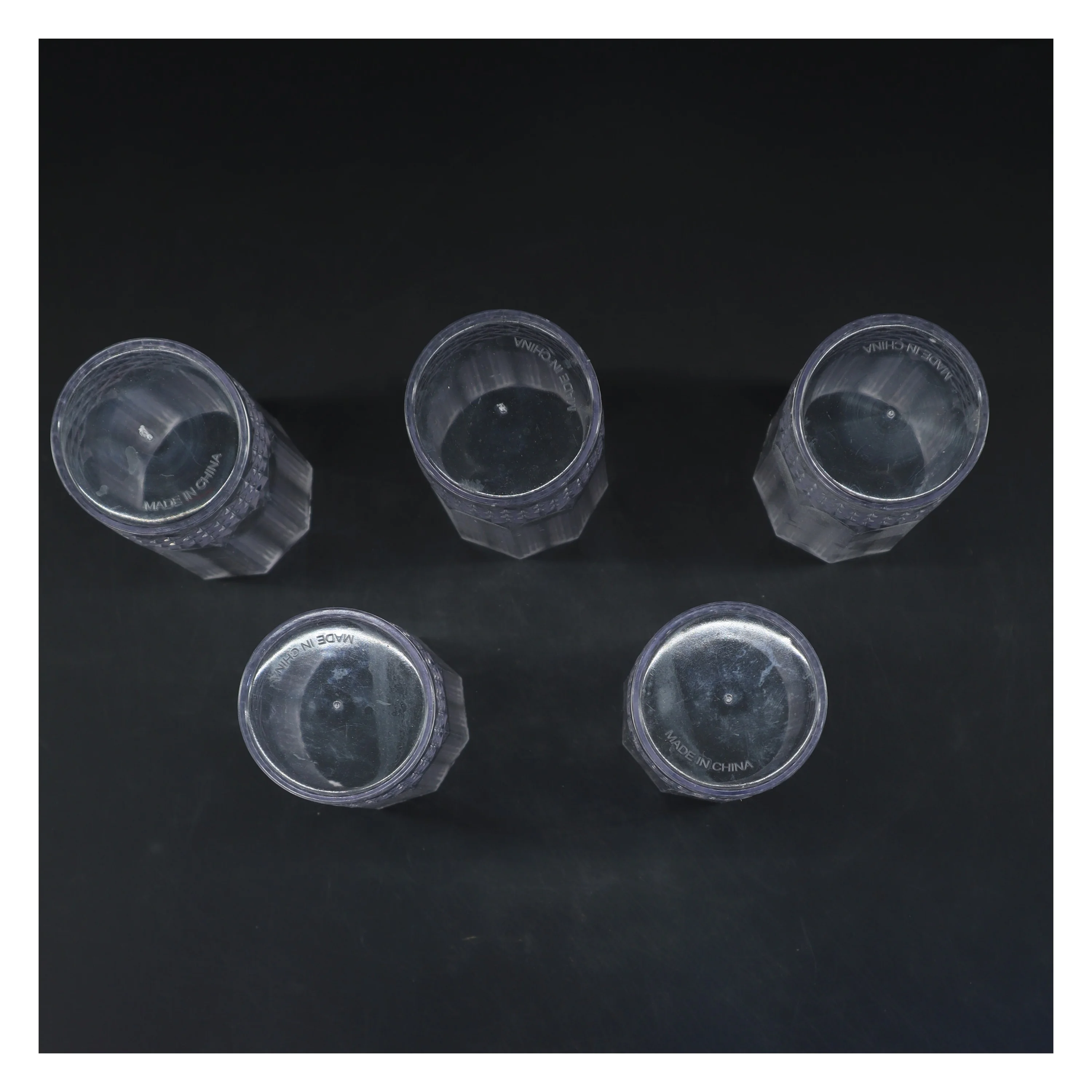 Sæt af 5 drikkeglas (str. 5 styk. ø. 6,5. cm. længde. 15,5 cm)