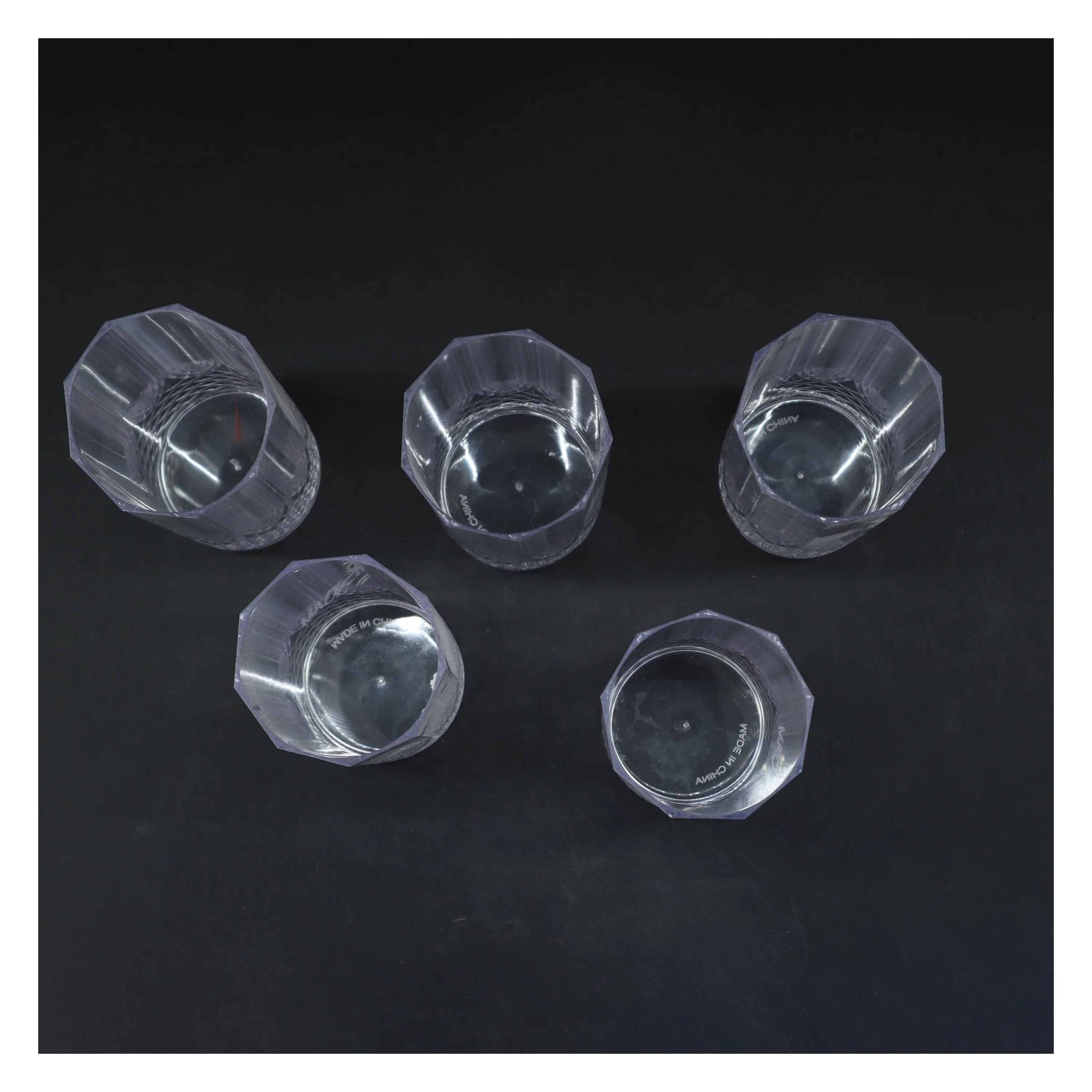 Sæt af 5 drikkeglas (str. 5 styk. ø. 6,5. cm. længde. 15,5 cm)