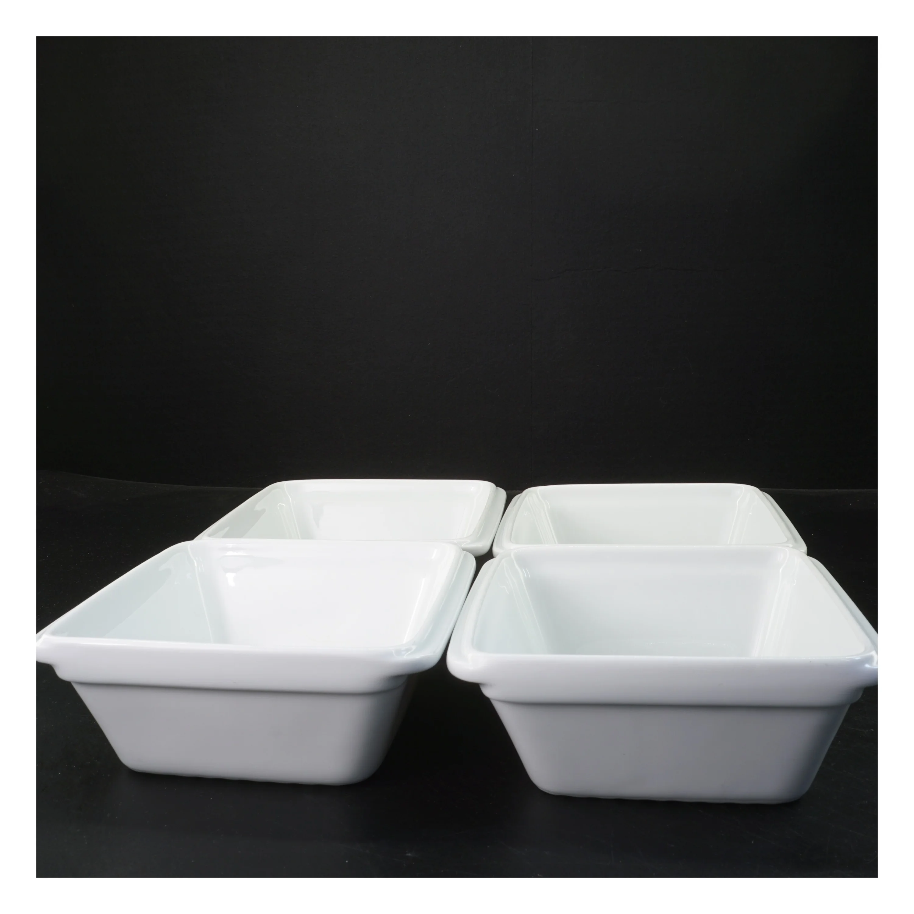 Sæt med 4 hvide firkantede skåle (str. 6x16x16 cm)