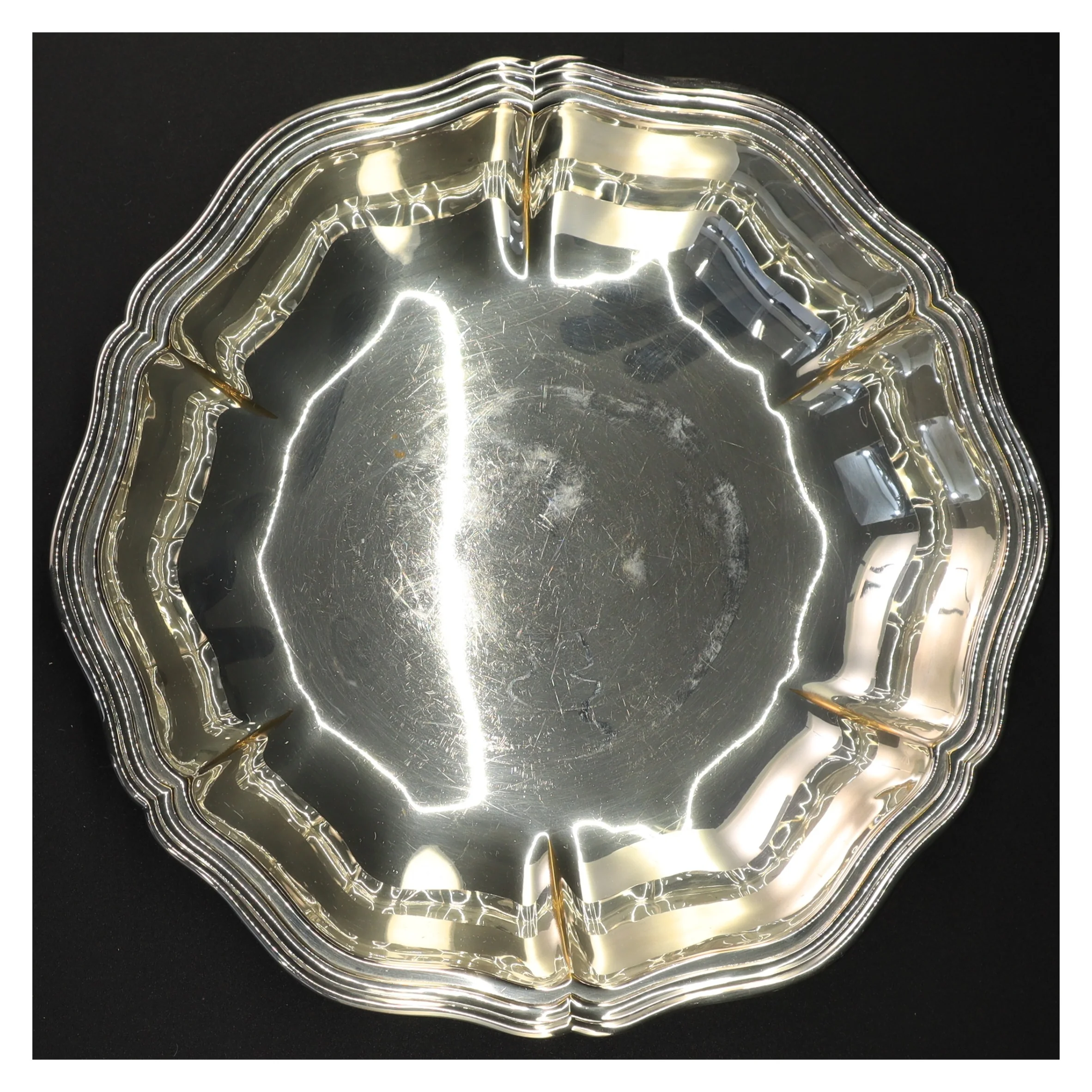 Sølvfarvet bakke (str. 25 x 5 cm)