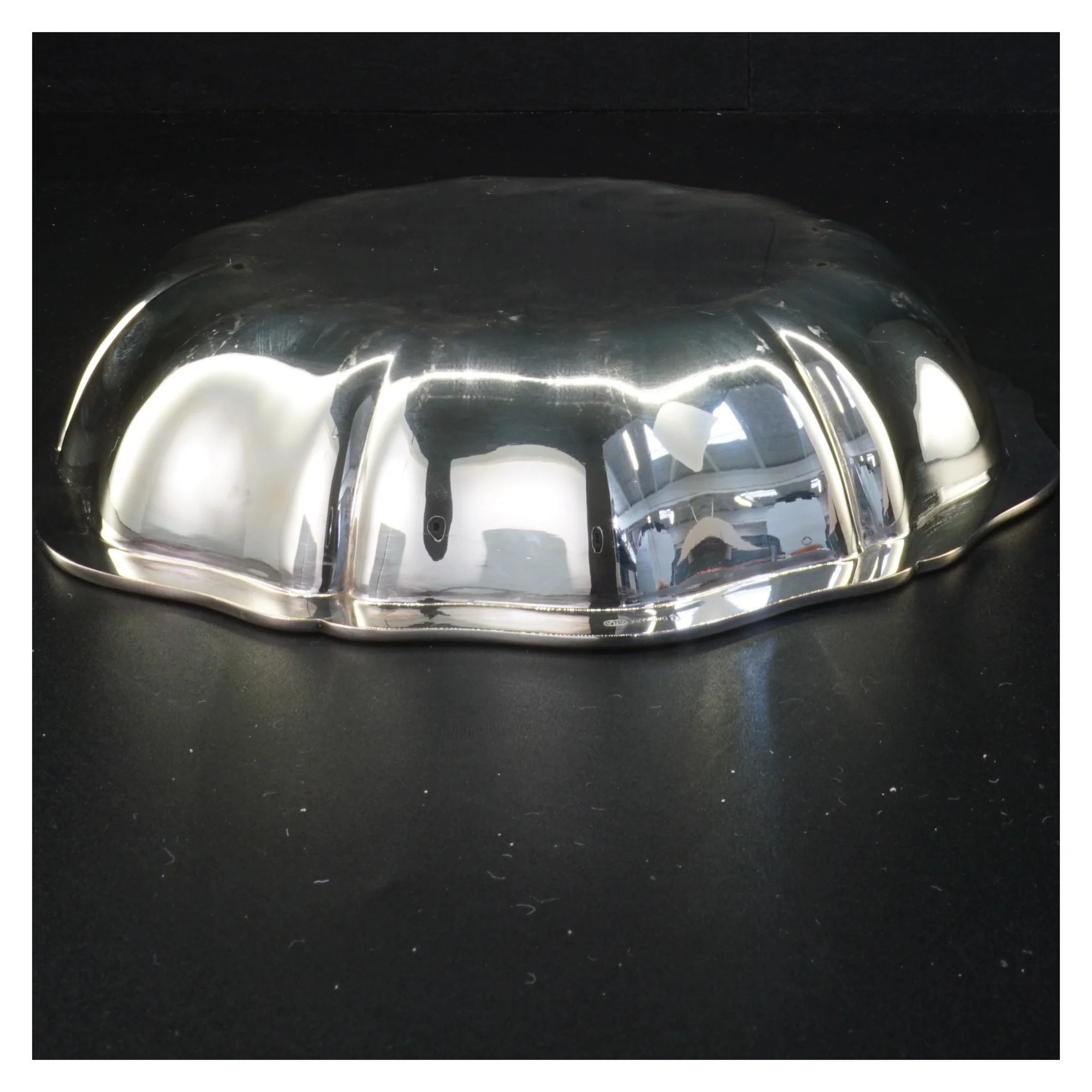 Sølvfarvet bakke (str. 25 x 5 cm)