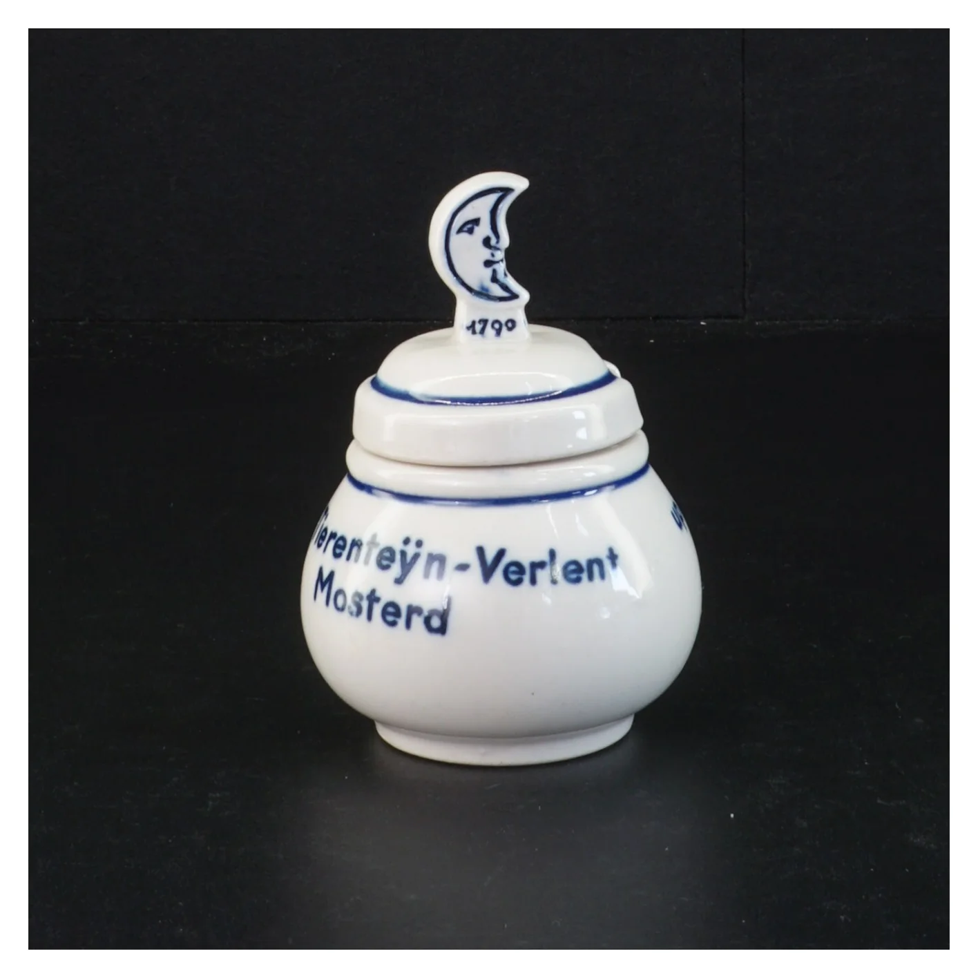 Porcelænskrukke med blåt mønster (str. 10 x 7 cm)