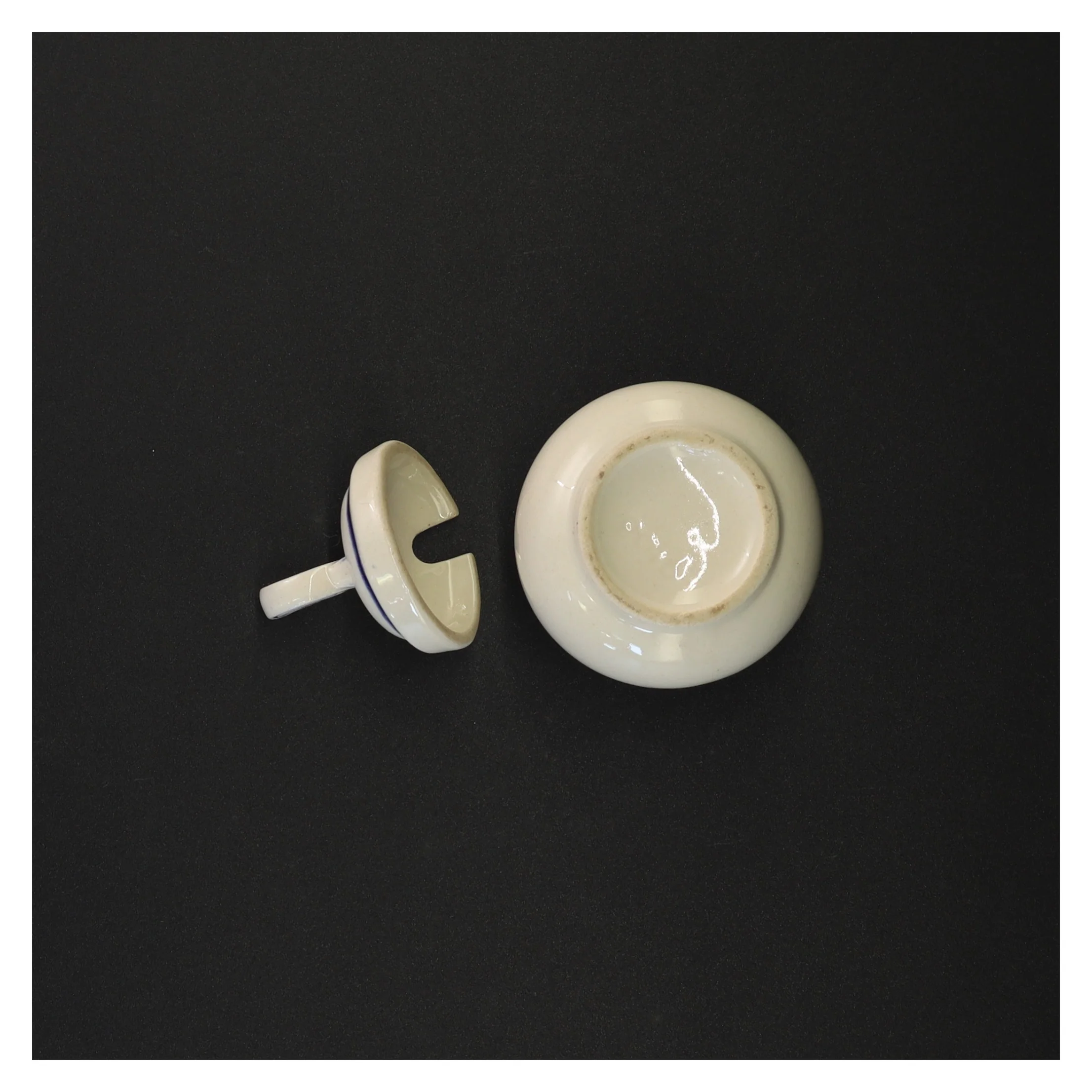 Porcelænskrukke med blåt mønster (str. 10 x 7 cm)