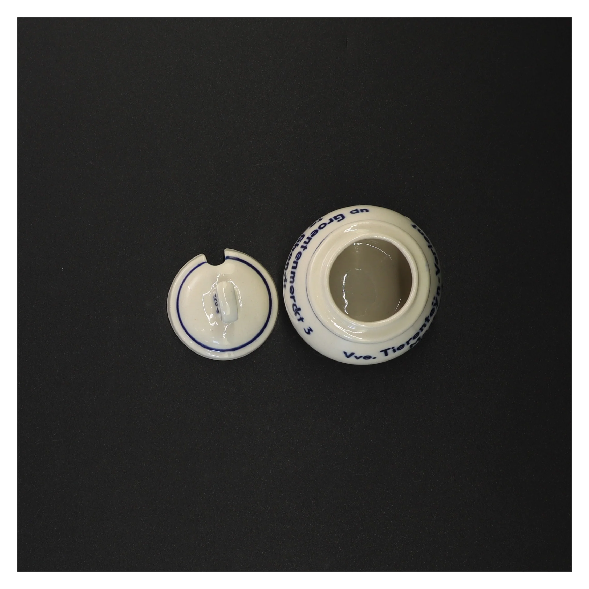 Porcelænskrukke med blåt mønster (str. 10 x 7 cm)